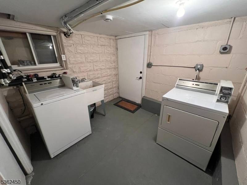 Hillside Twp., NJ 07205,160 Silver Ave #2