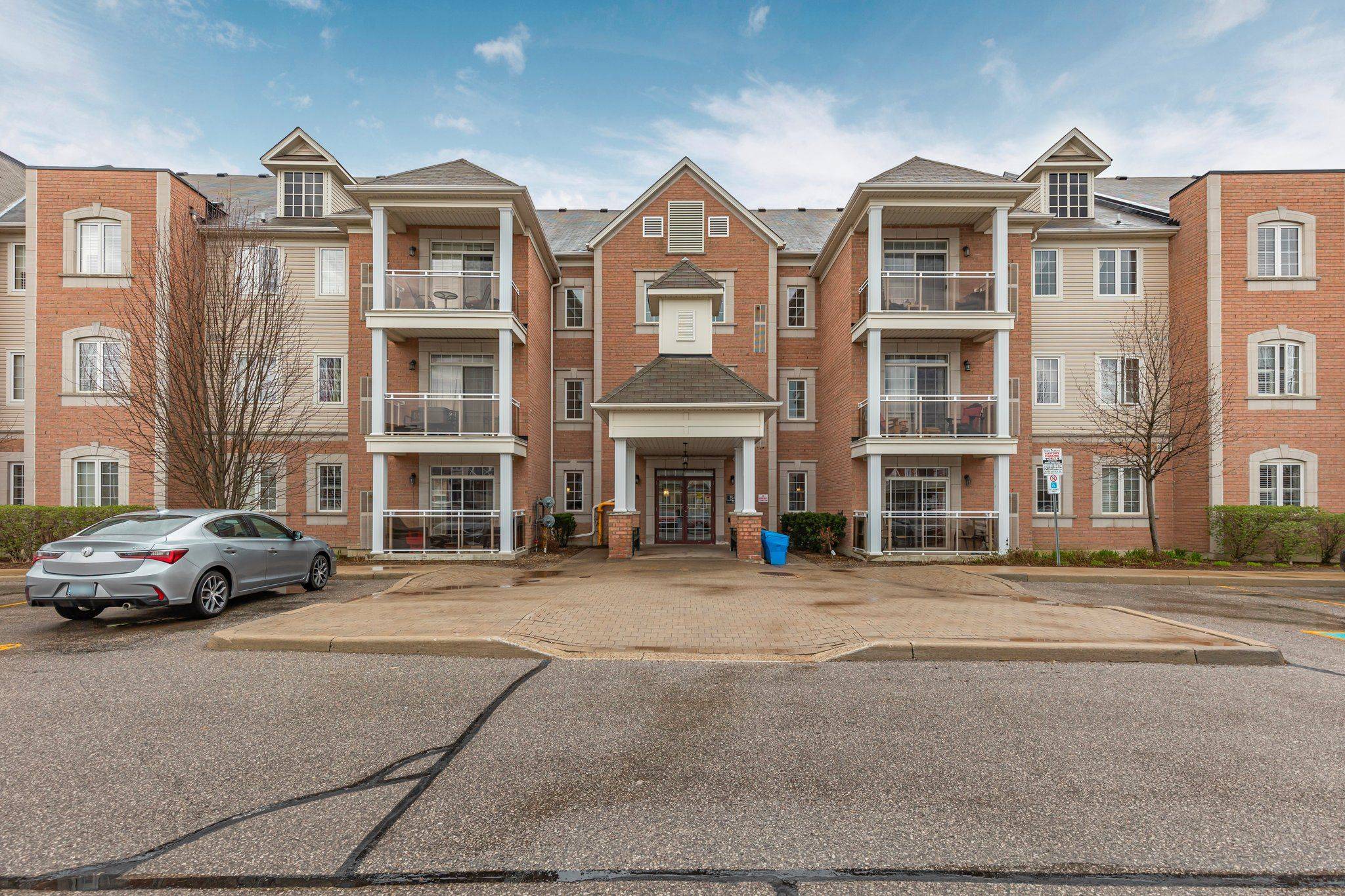 Whitby, ON L1M 0J7,54 Harvey Johnston WAY #123