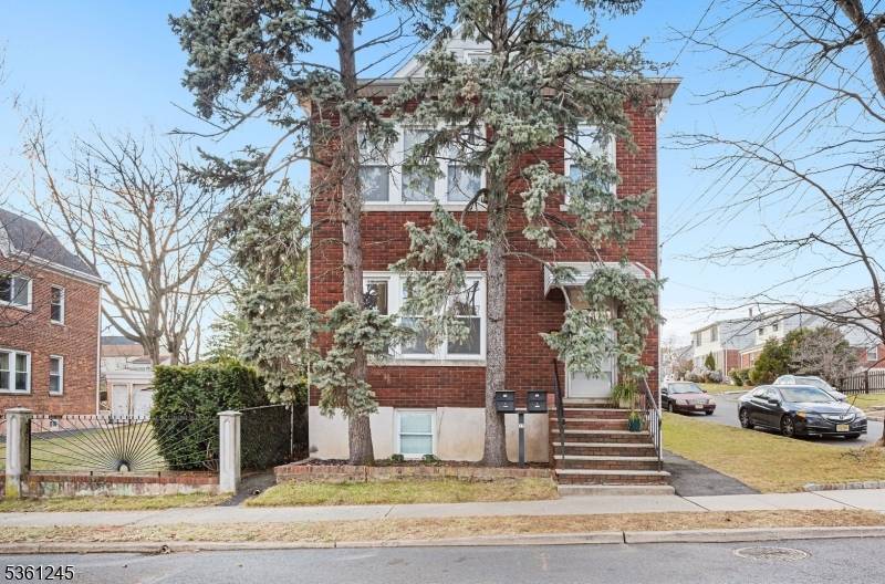 Clifton City, NJ 07011,17 Oregon St #2