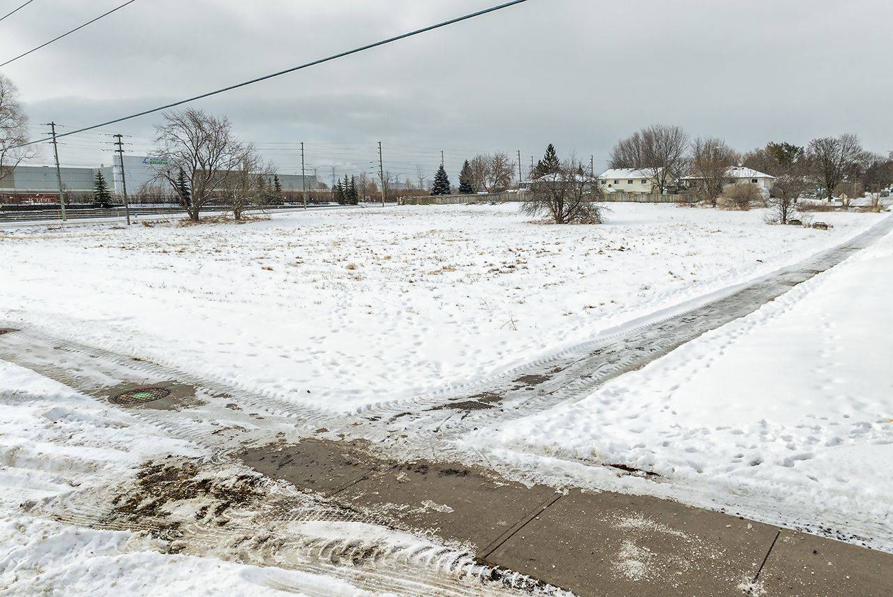 Clarington, ON L1C 4K9,200 Baseline RD W