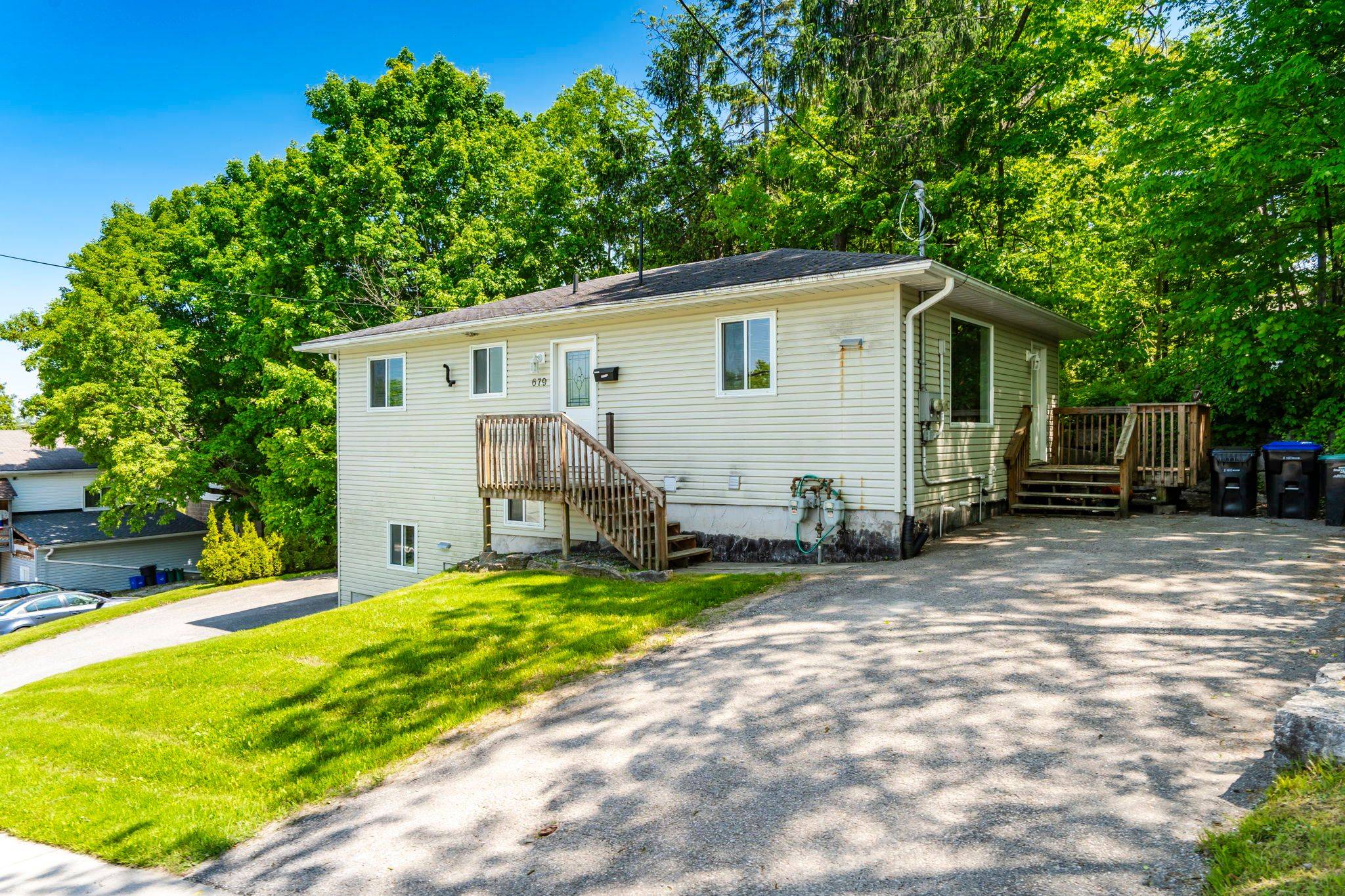 Midland, ON L4R 1G5,679 Montreal ST