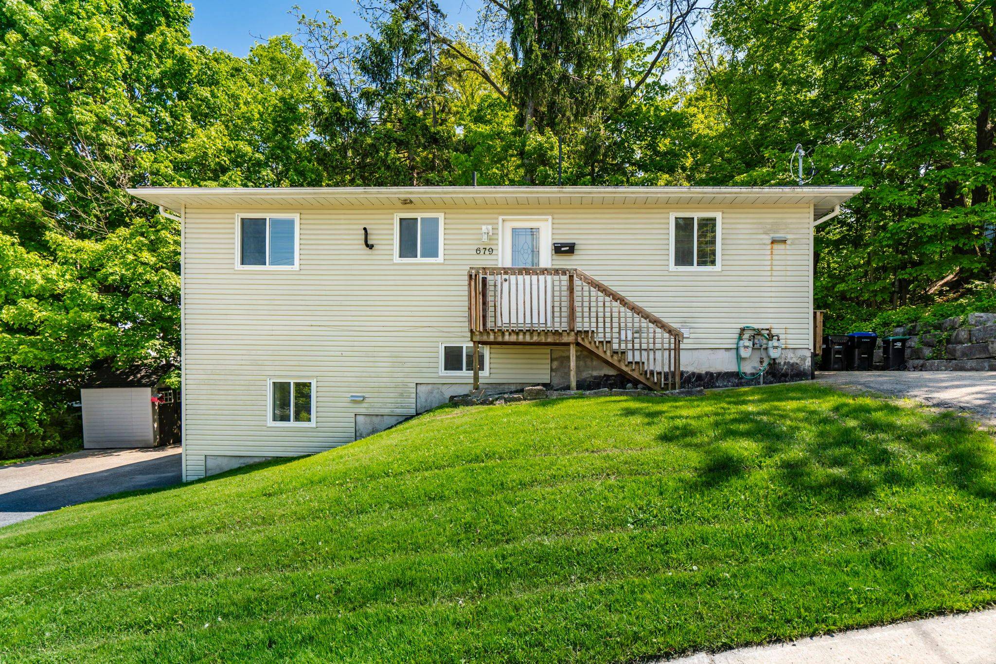 Midland, ON L4R 1G5,679 Montreal ST