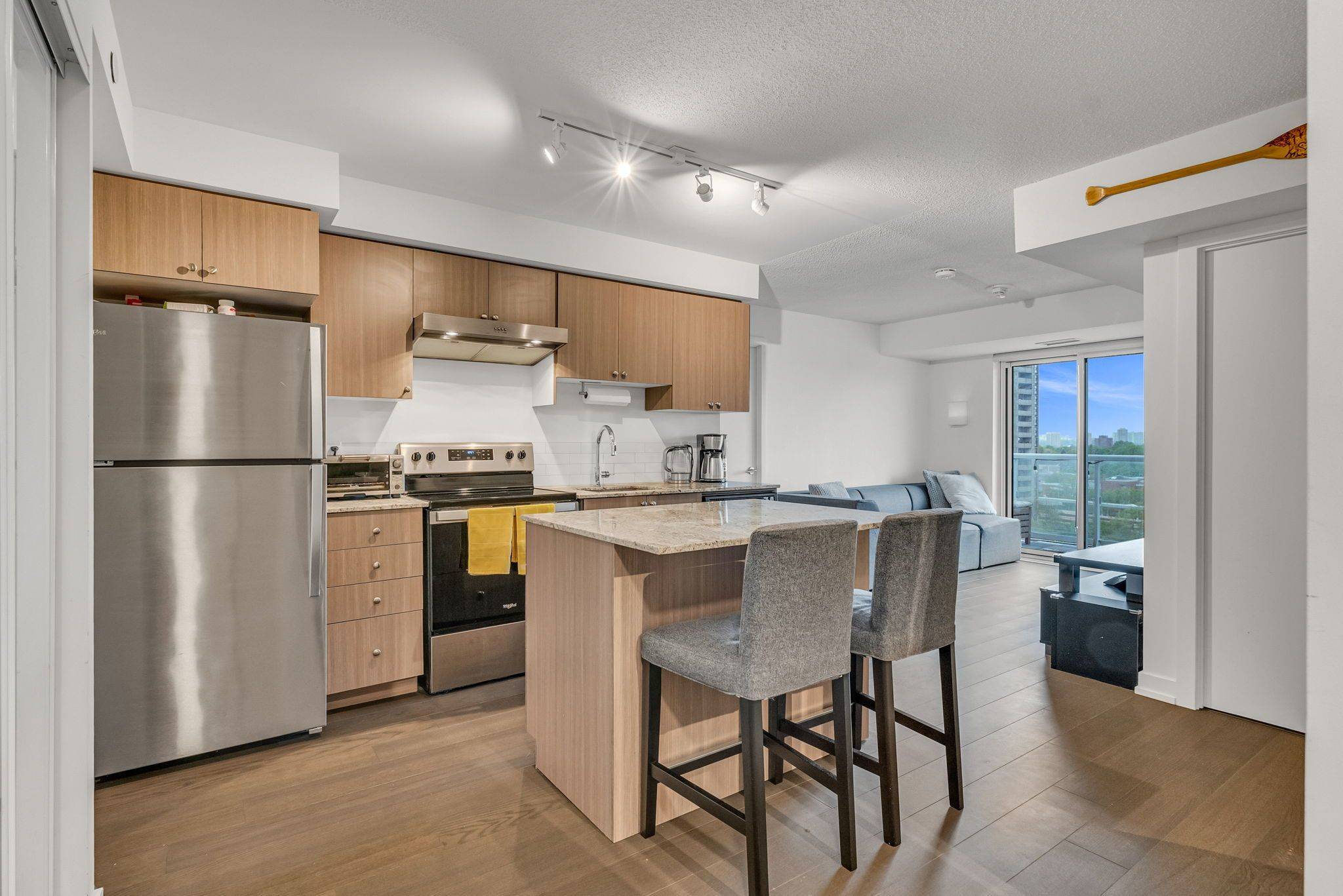Toronto W04, ON M9N 0B6,10 Wilby CRES #908