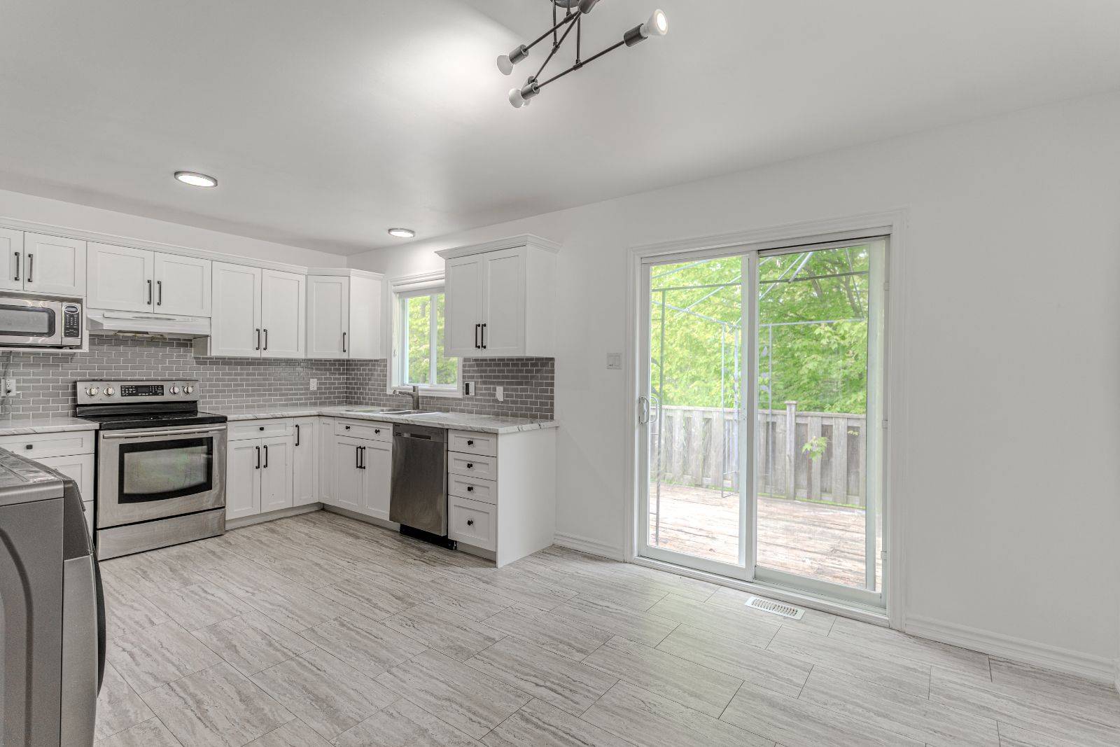 Wasaga Beach, ON L9Z 1W9,32 54th ST S #Upper