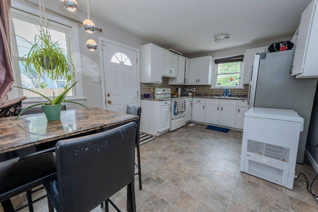 Kingston, ON K7K 4W9,559 MacDonnell ST