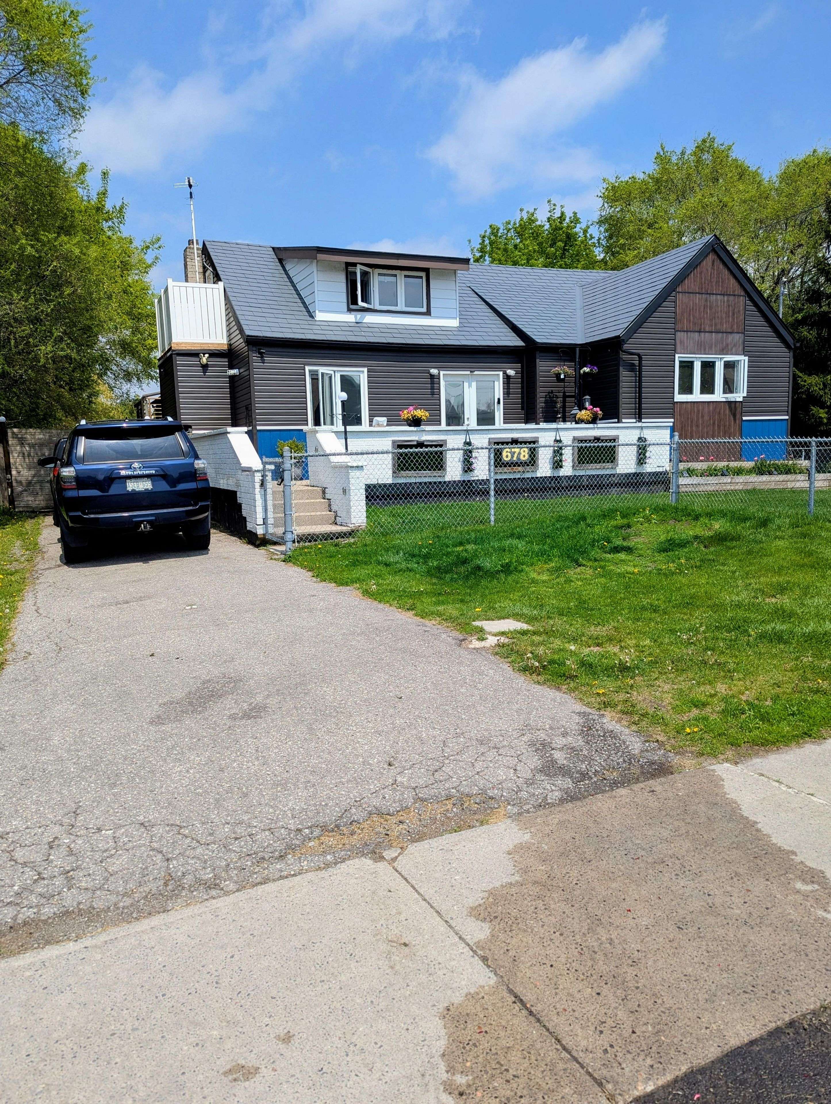 Oshawa, ON L1J 2L3,678 King ST W