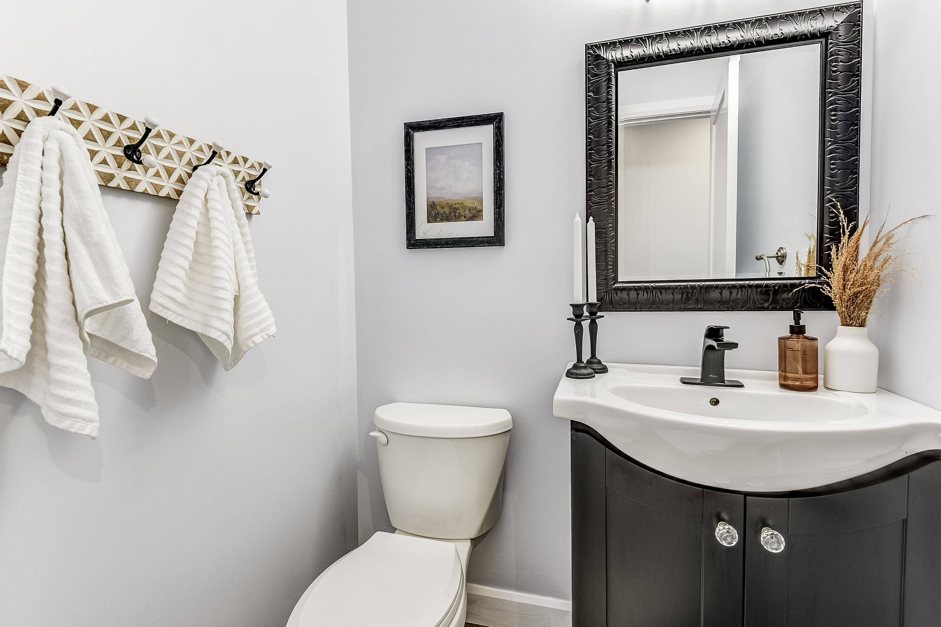 Whitby, ON L1N 9G9,33 Wallace DR