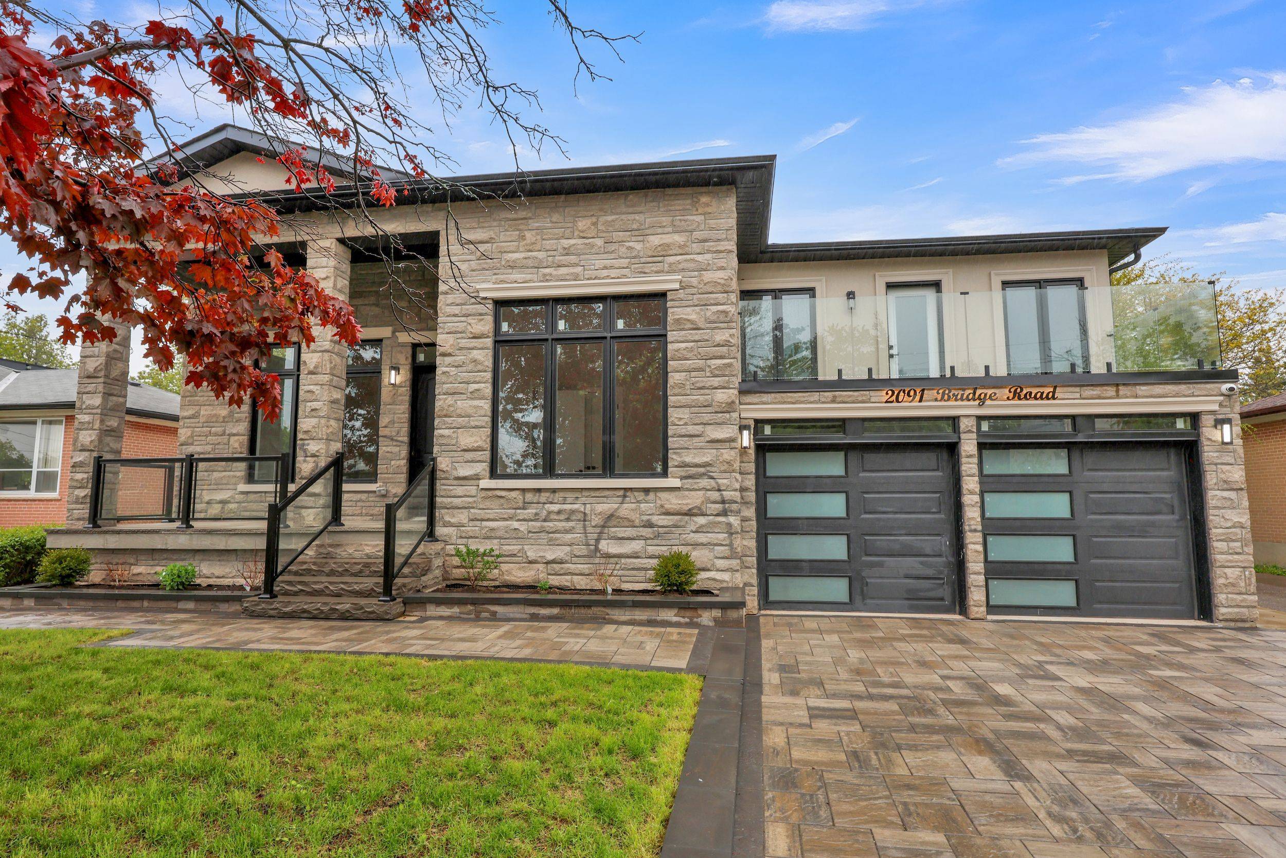 Oakville, ON L6L 2E8,2091 BRIDGE RD