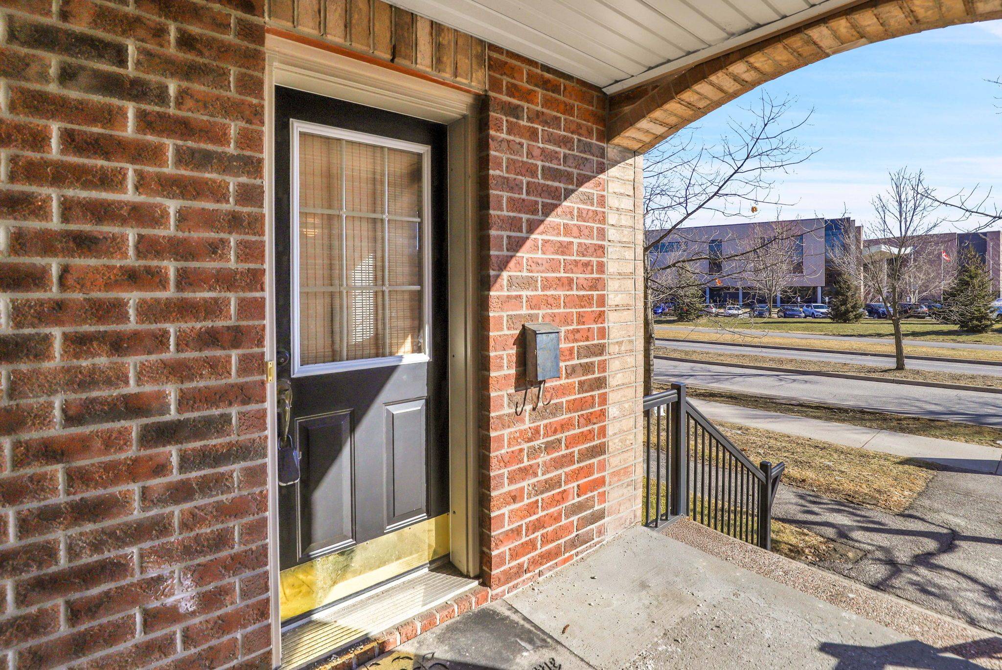 Barrhaven, ON K2J 5N2,811 Longfields DR