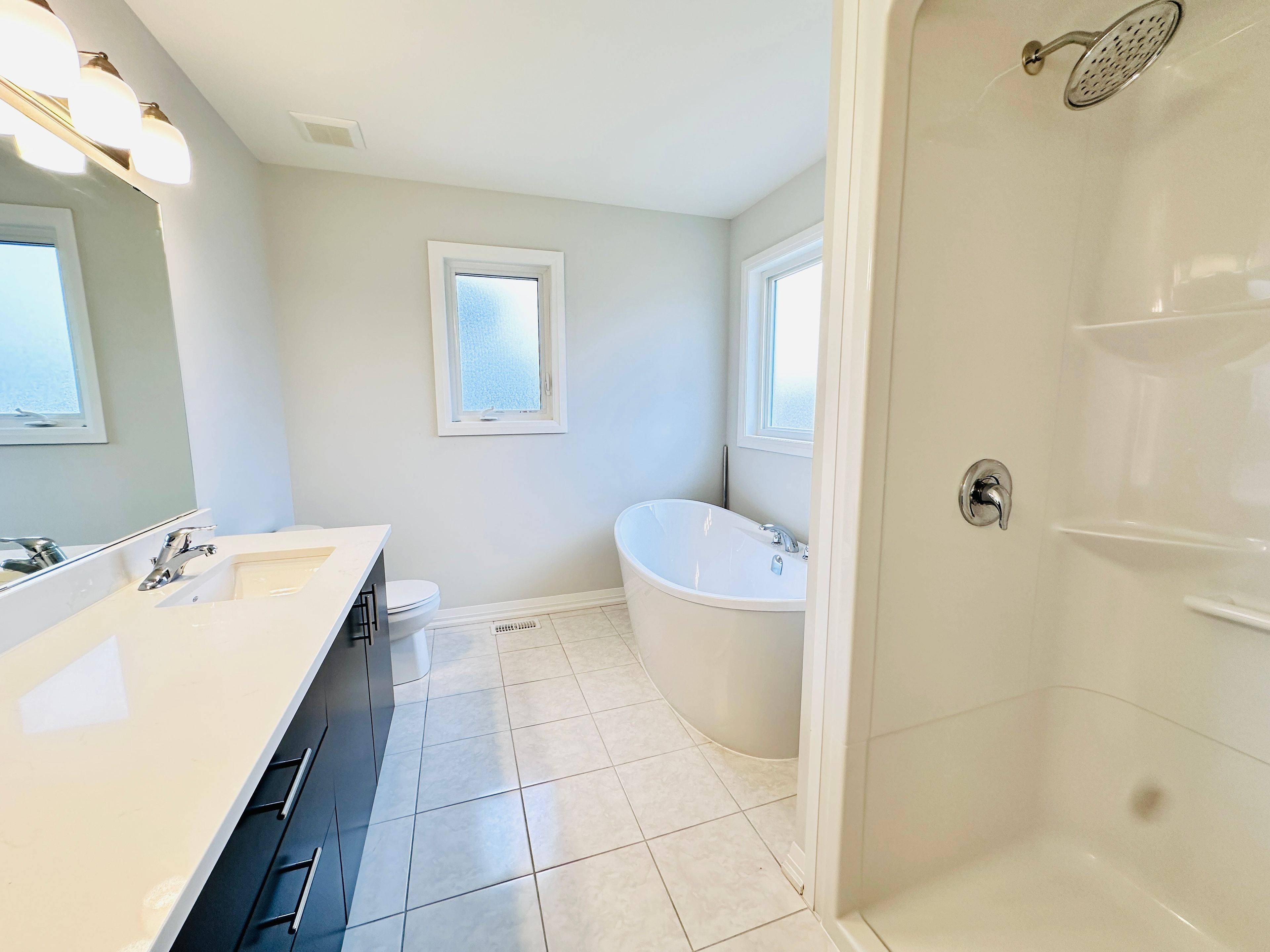 Thorold, ON L2V 4Y6,72 Bur Oak DR