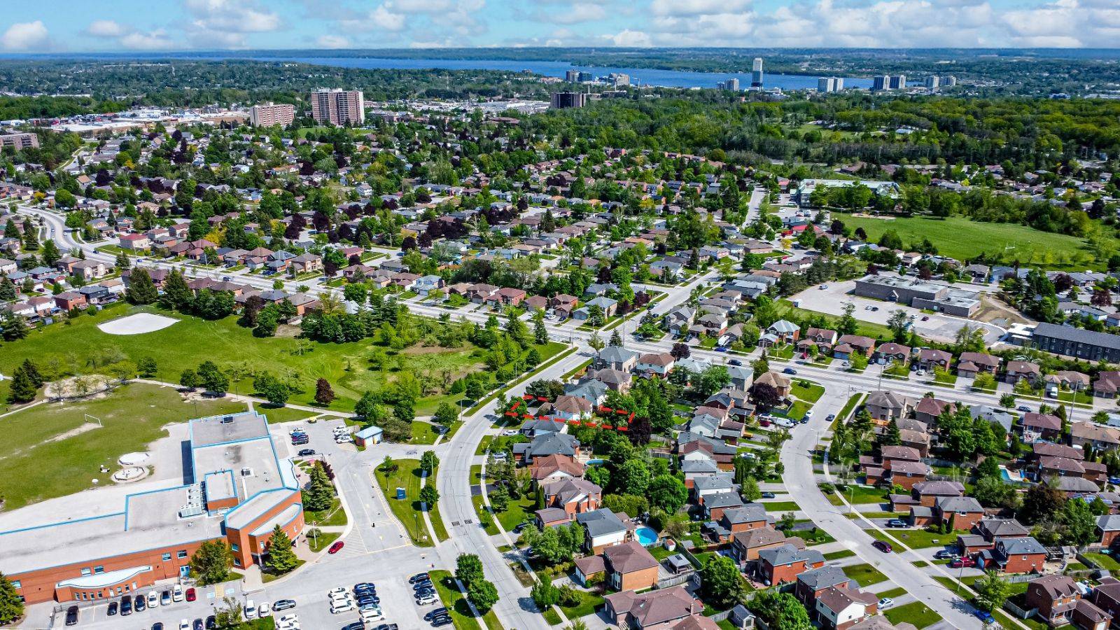 Barrie, ON L4N 7J4,36 Ford ST