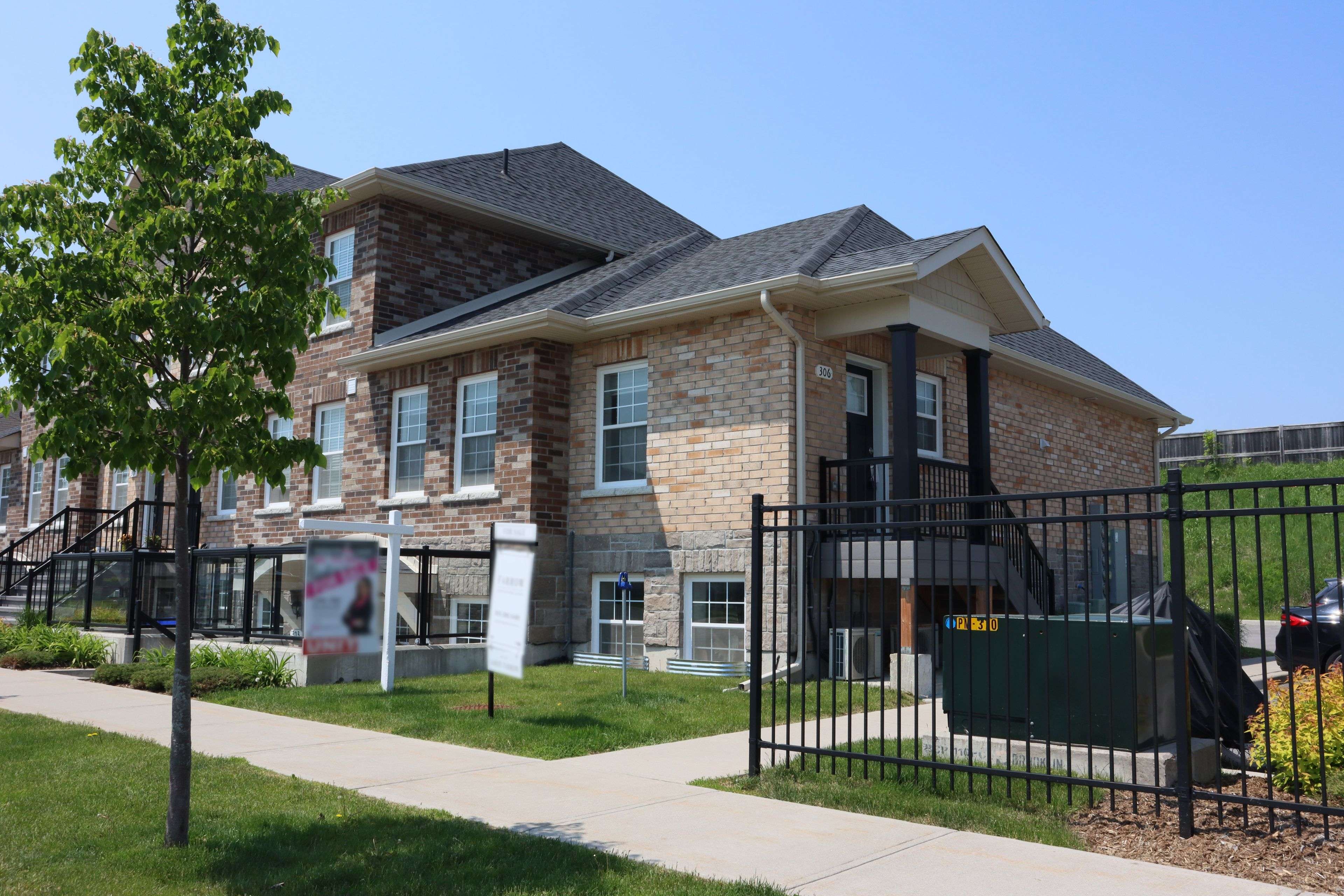 Cobourg, ON K9A 0K4,450 Lonsberry DR #306