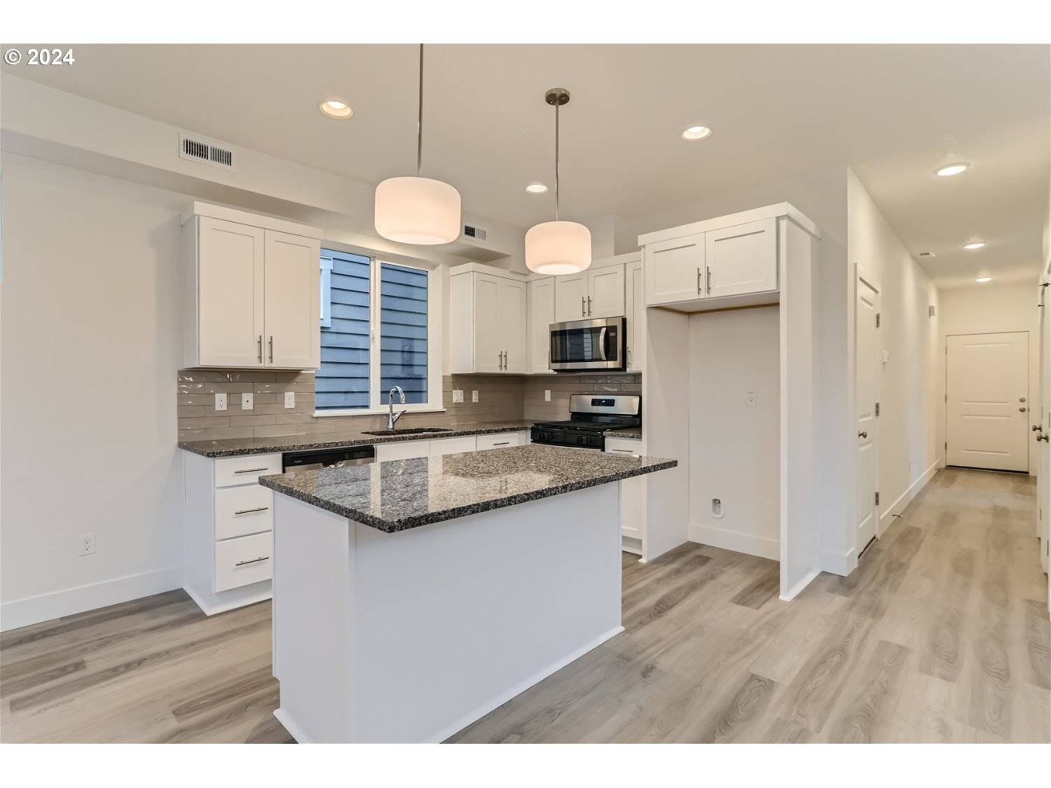 Beaverton, OR 97078,18983 SW HAZELWOOD LN