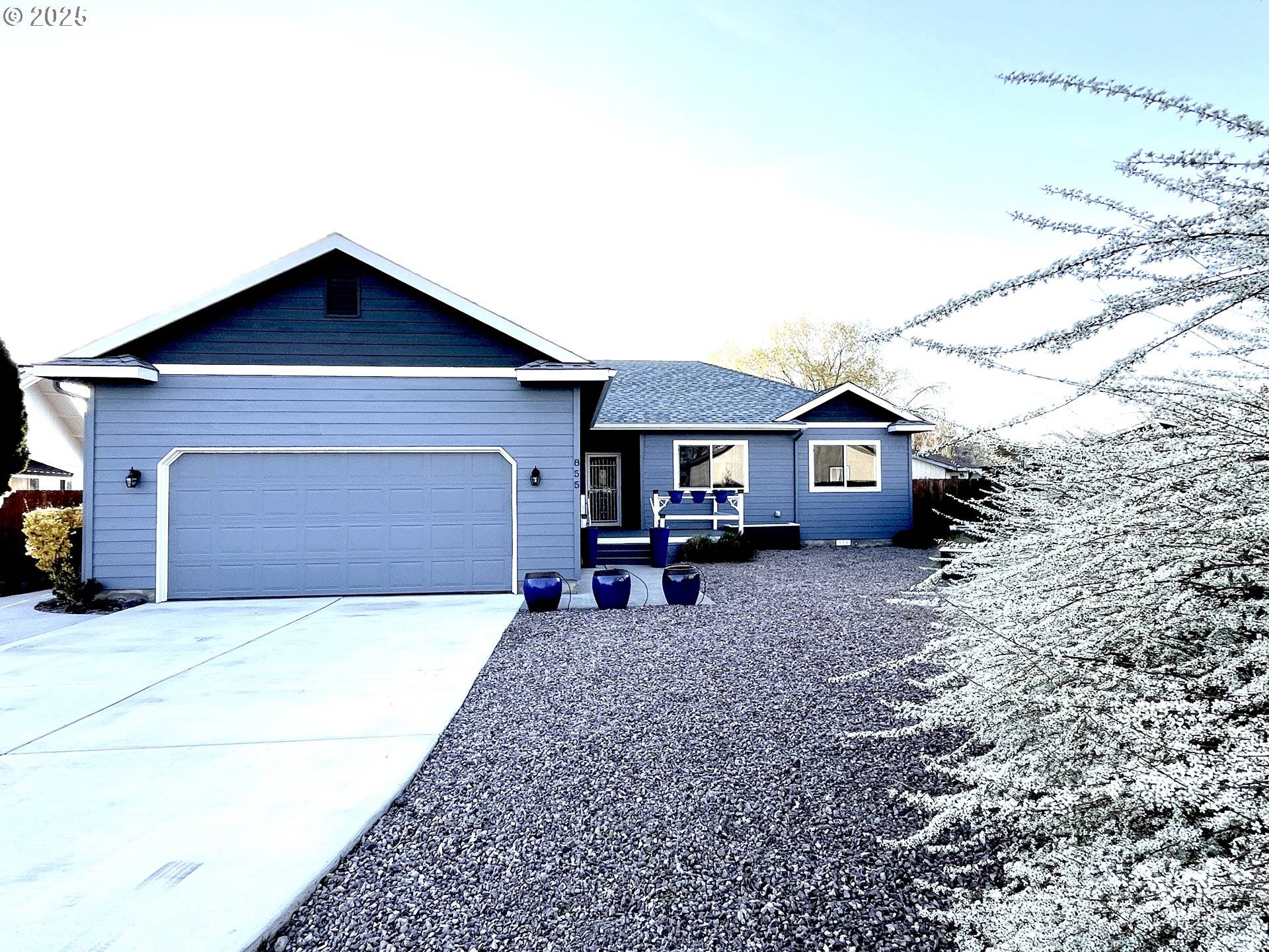 Redmond, OR 97756,855 NW MAPLE LN