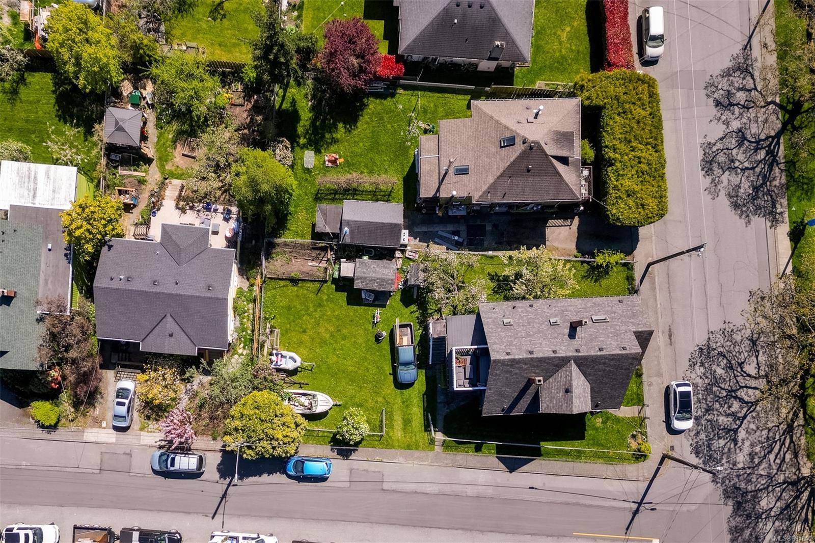 Oak Bay, BC V8R 5P6,2393 Eastdowne Rd