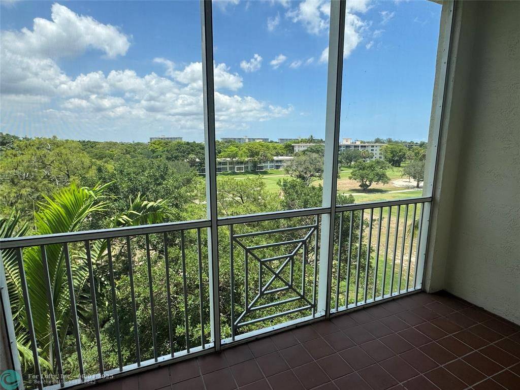 Pompano Beach, FL 33069,3600 Oaks Clubhouse Dr  #504