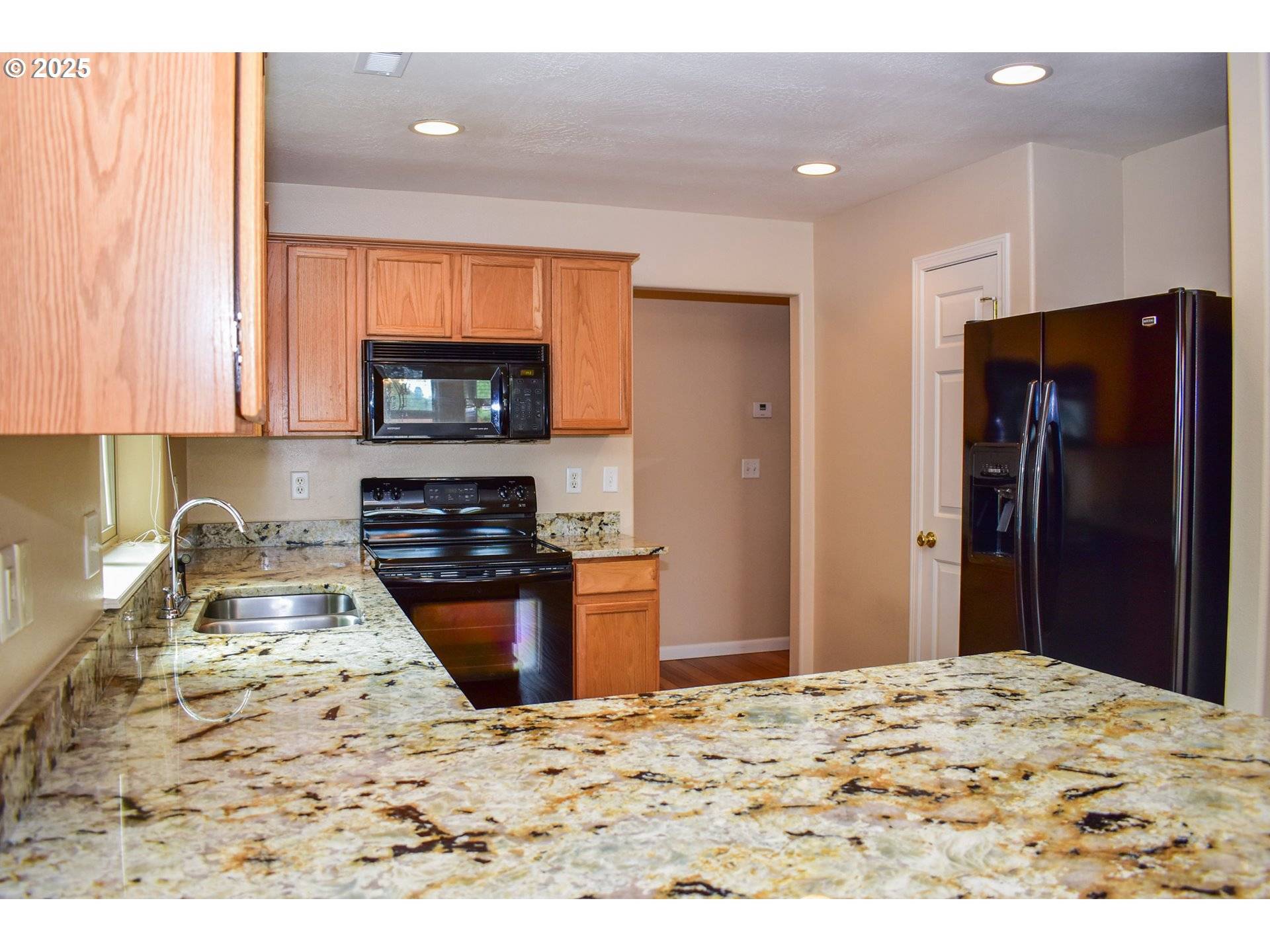 Medford, OR 97501,3015 MERRIMAN RD #2