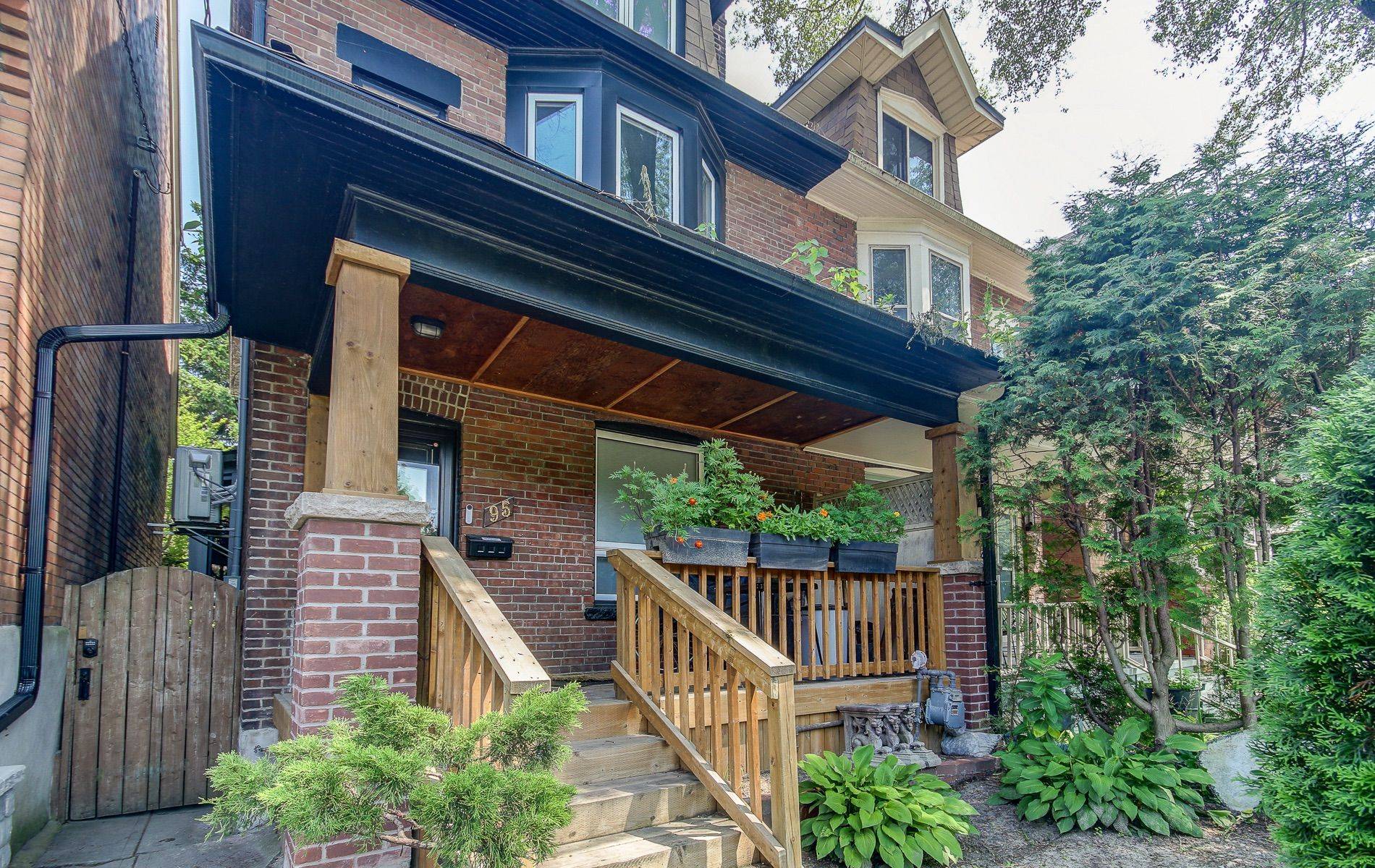 Toronto W01, ON M6R 2Y8,95 Parkside DR #Rear
