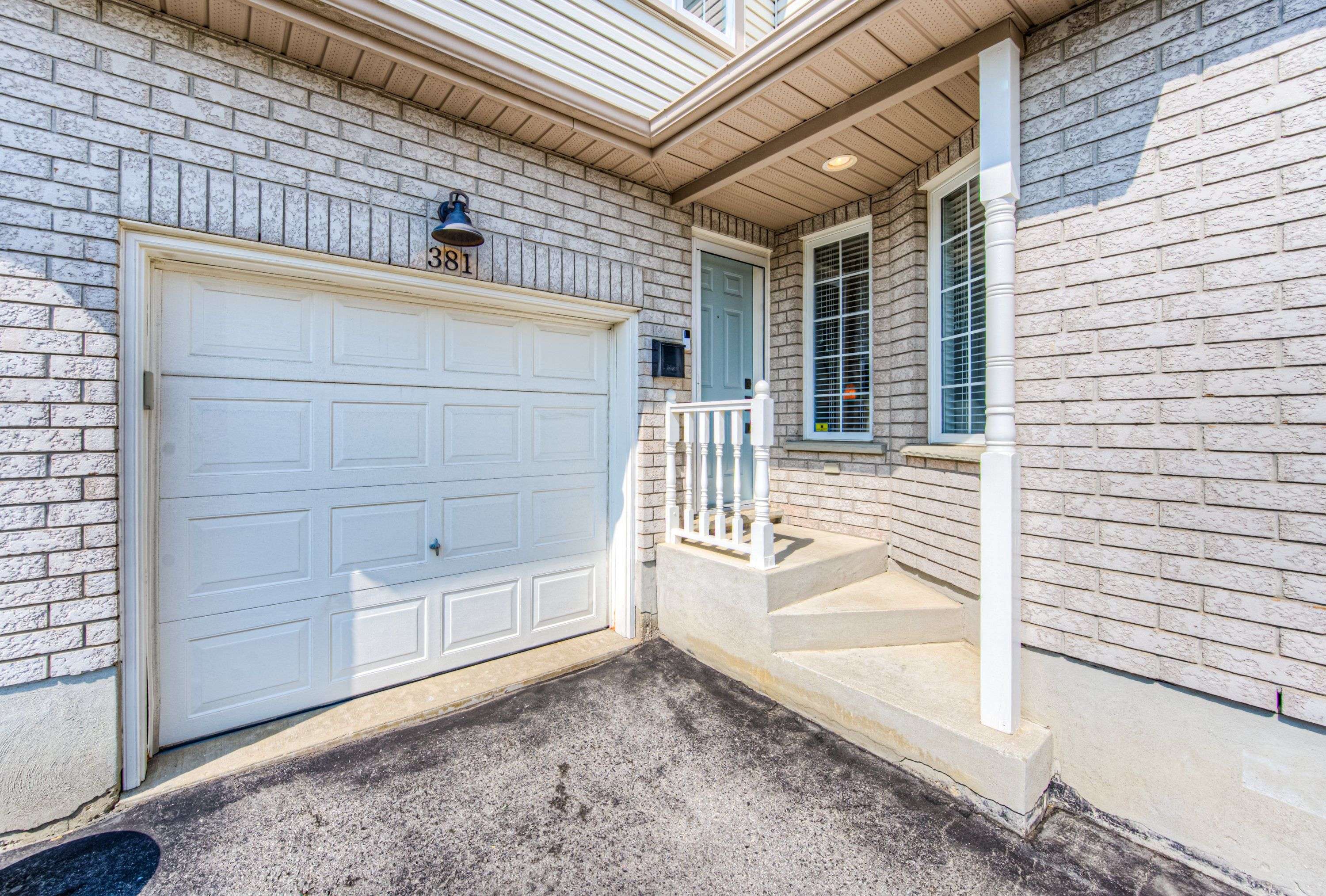 Waterloo, ON N2K 4B1,381 University Downs CRES