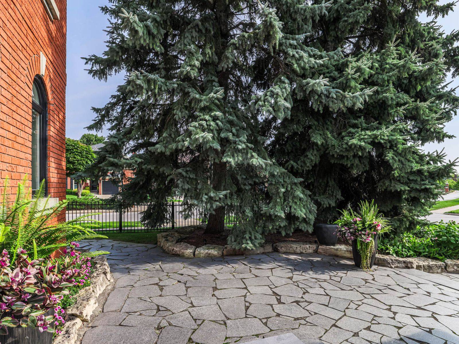 Richmond Hill, ON L4C 9P3,29 Falkland PL