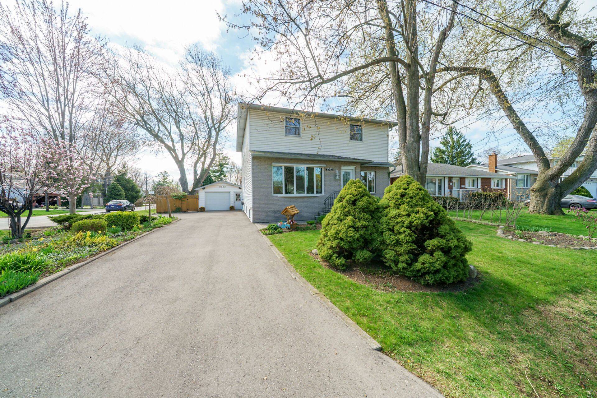 Burlington, ON L7R 3P5,2352 BRINELL AVE