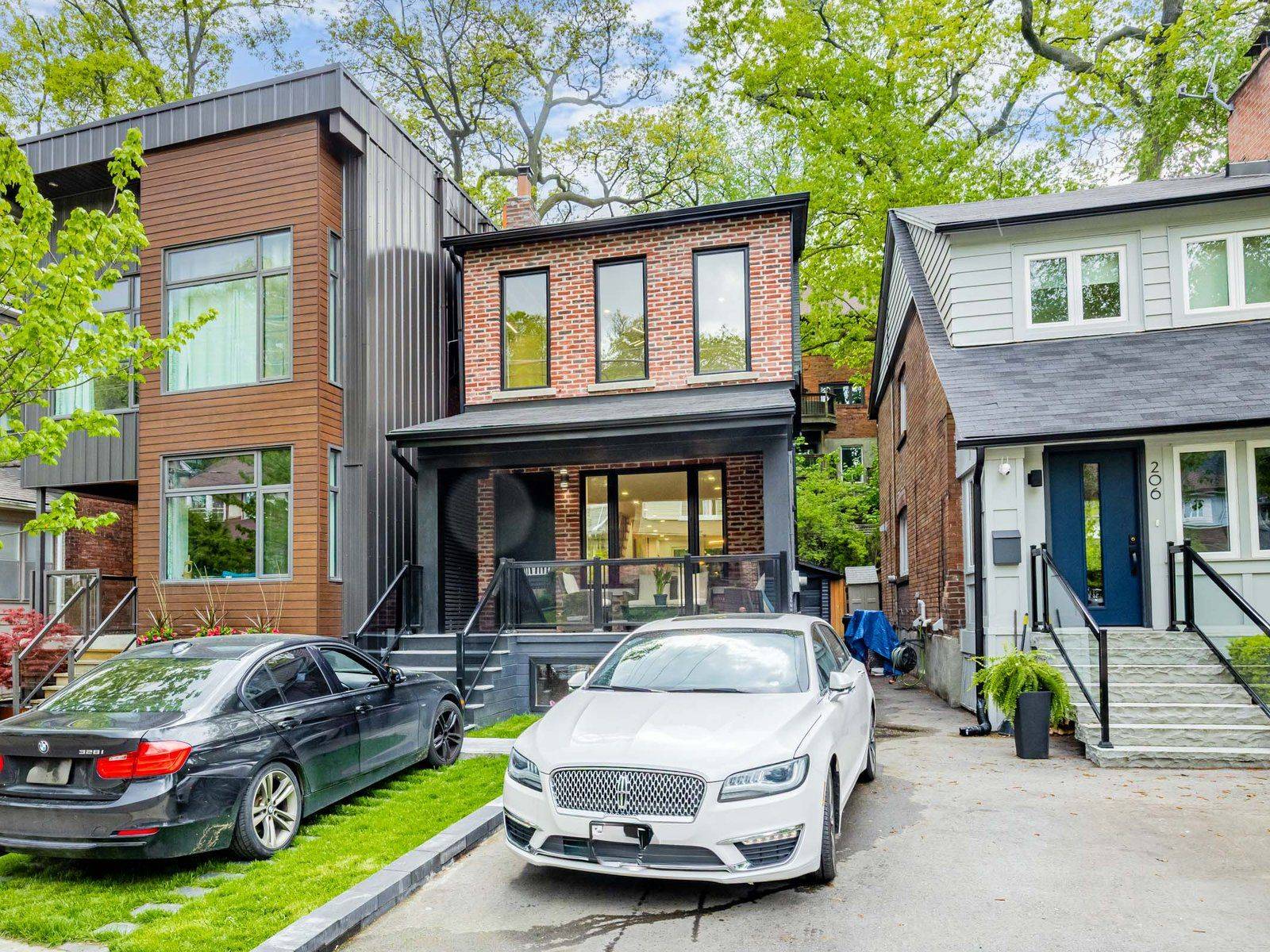 Toronto W02, ON M6P 2X2,204 Clendenan AVE