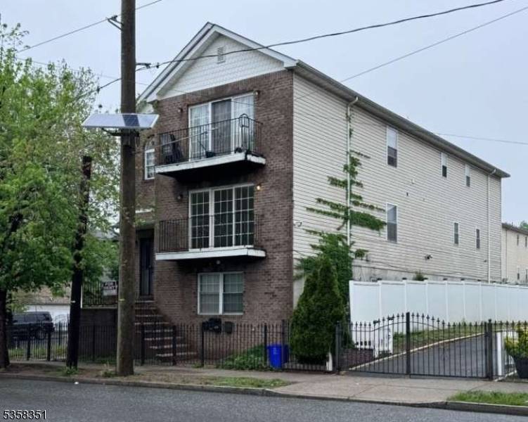 Newark City, NJ 07112,367-369 Hawthorne Ave