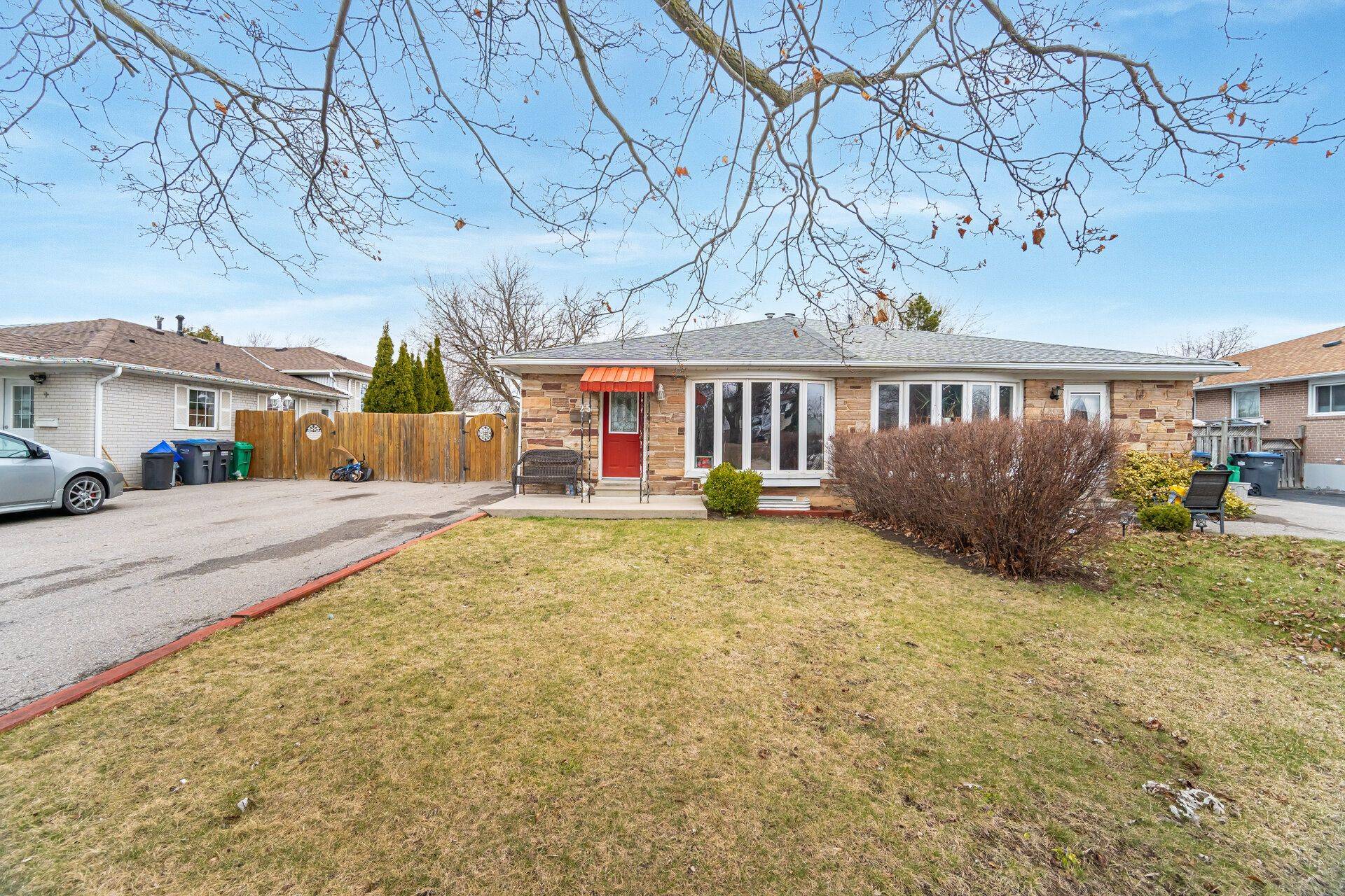 Brampton, ON L6T 3A9,25 Edenridge DR