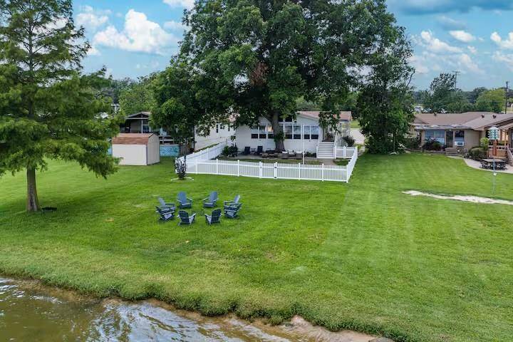 Seven Points, TX 75143,112 Causeway Cove