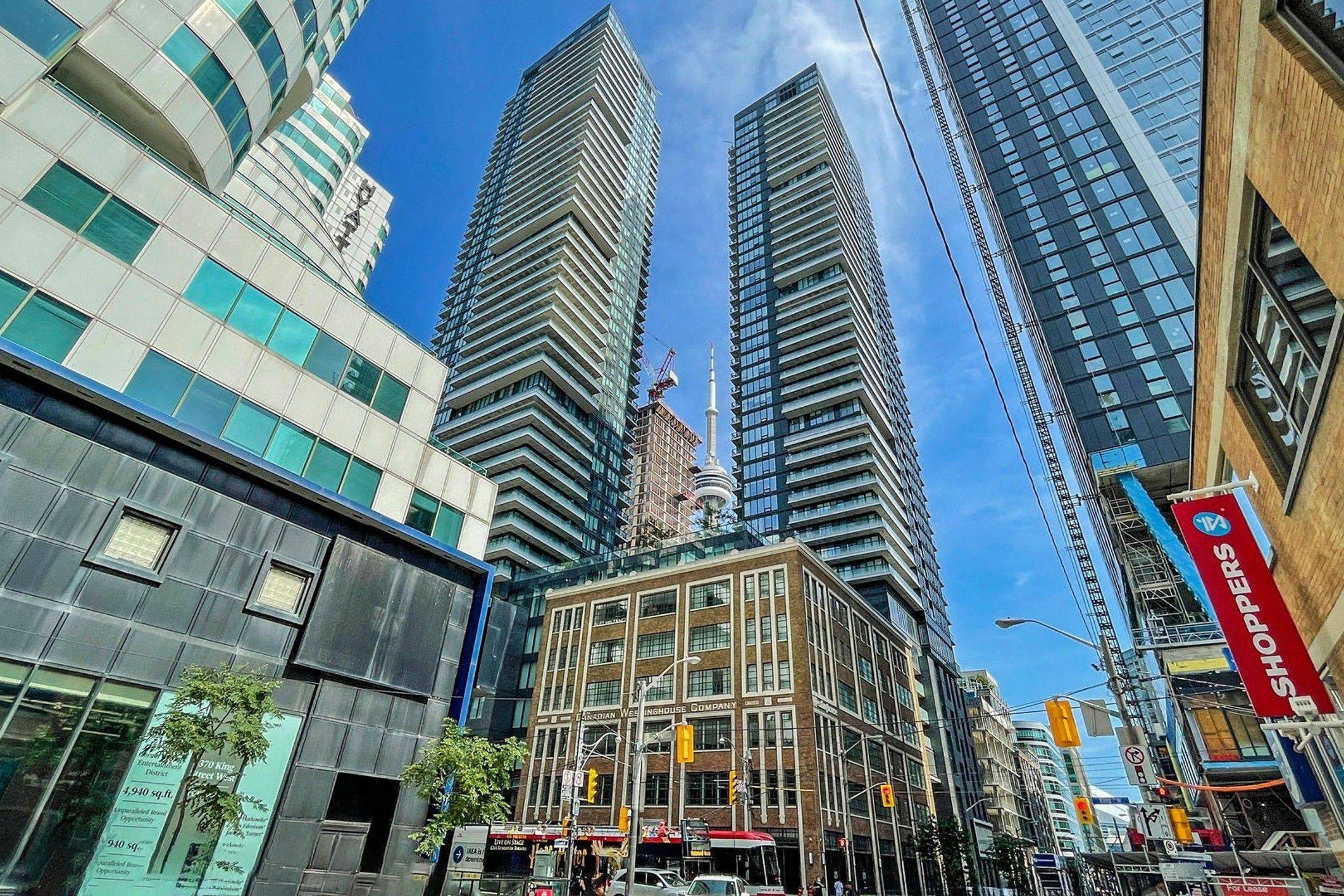 Toronto C01, ON M5V 0L7,125 Blue Jays WAY #2907