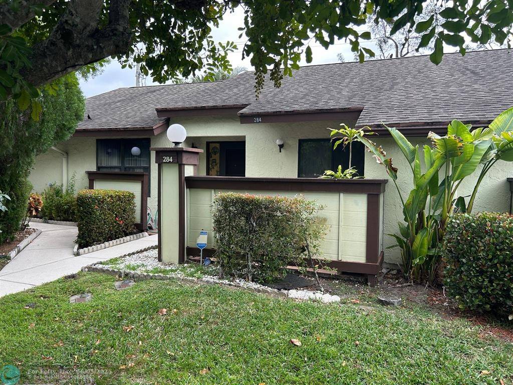 Royal Palm Beach, FL 33411,284 AMBER Court #284