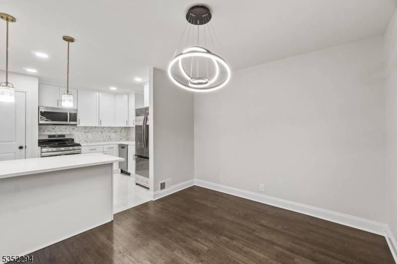 Little Falls Twp., NJ 07424,14 Lynn Pl