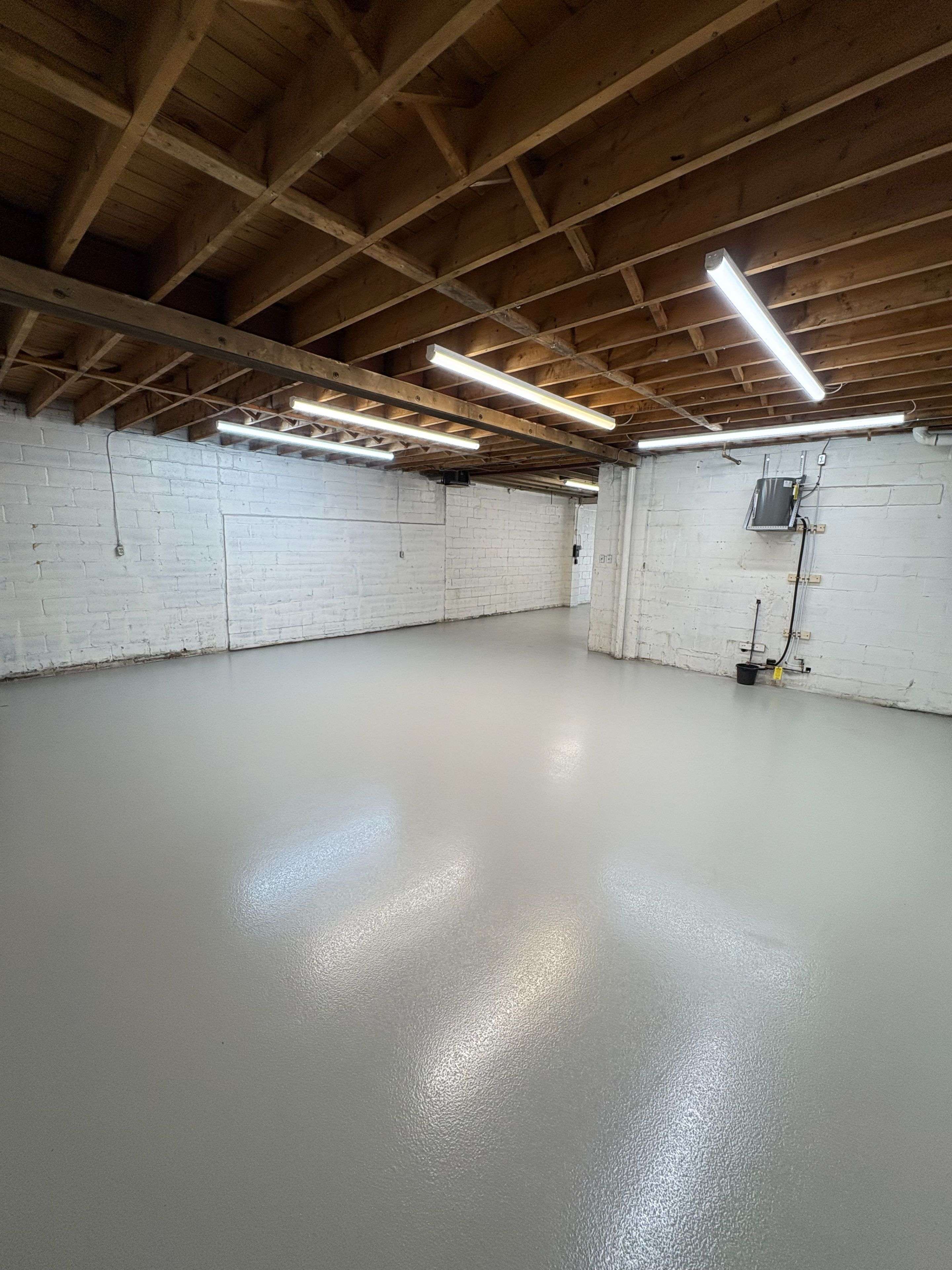 Toronto W04, ON M6B 1C1,982 Roselawn AVE