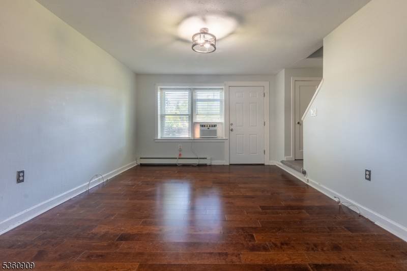 Englewood City, NJ 07631,230 Lafayette Pl #2B