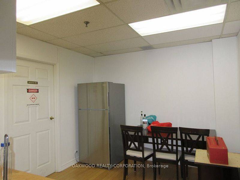 Vaughan, ON L4K 4H3,499 Edgeley BLVD #14