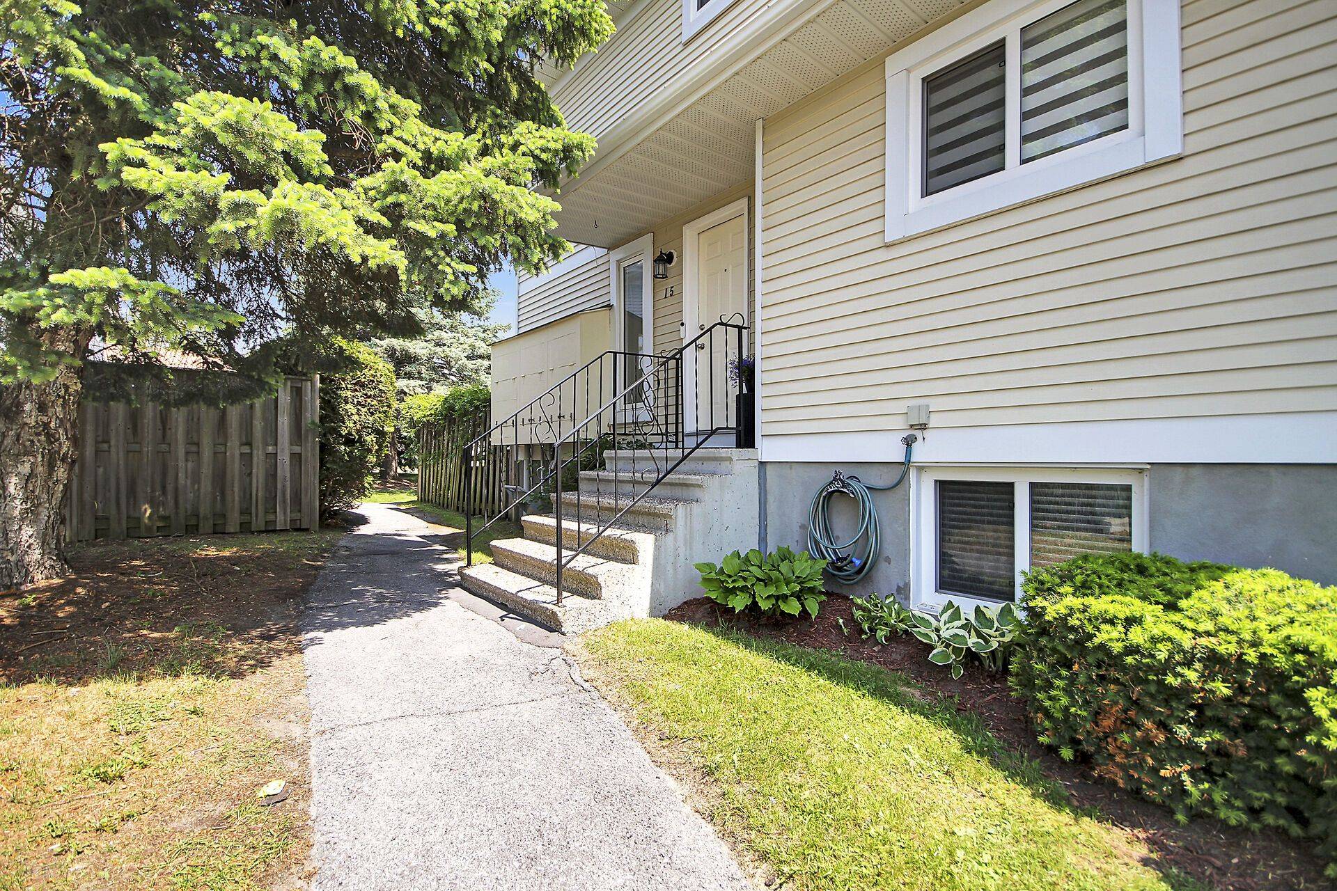 Kanata, ON K2L 3V2,15 Mcdermot CT