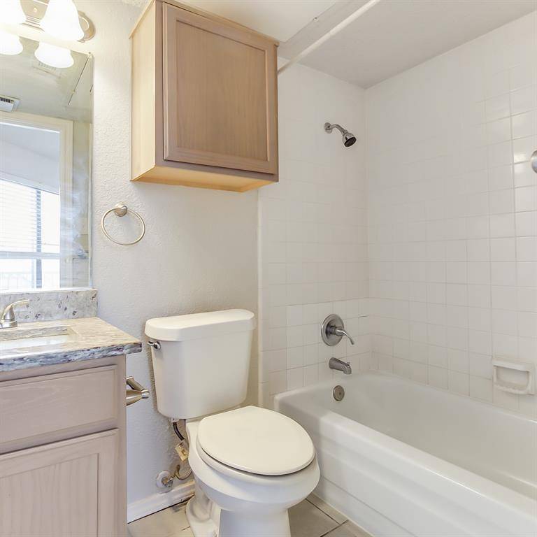 Dallas, TX 75243,9809 Walnut Street #306