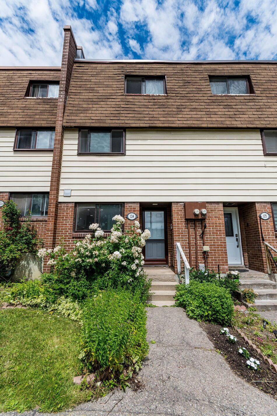 Mississauga, ON L5A 3M2,180 Mississauga Valley BLVD #124