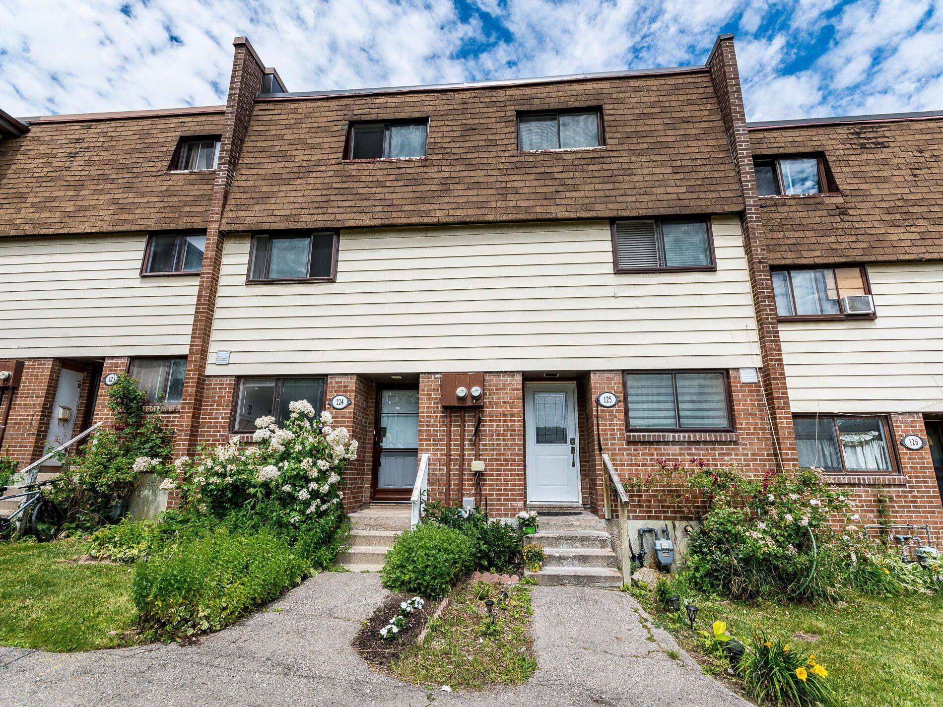 Mississauga, ON L5A 3M2,180 Mississauga Valley BLVD #124