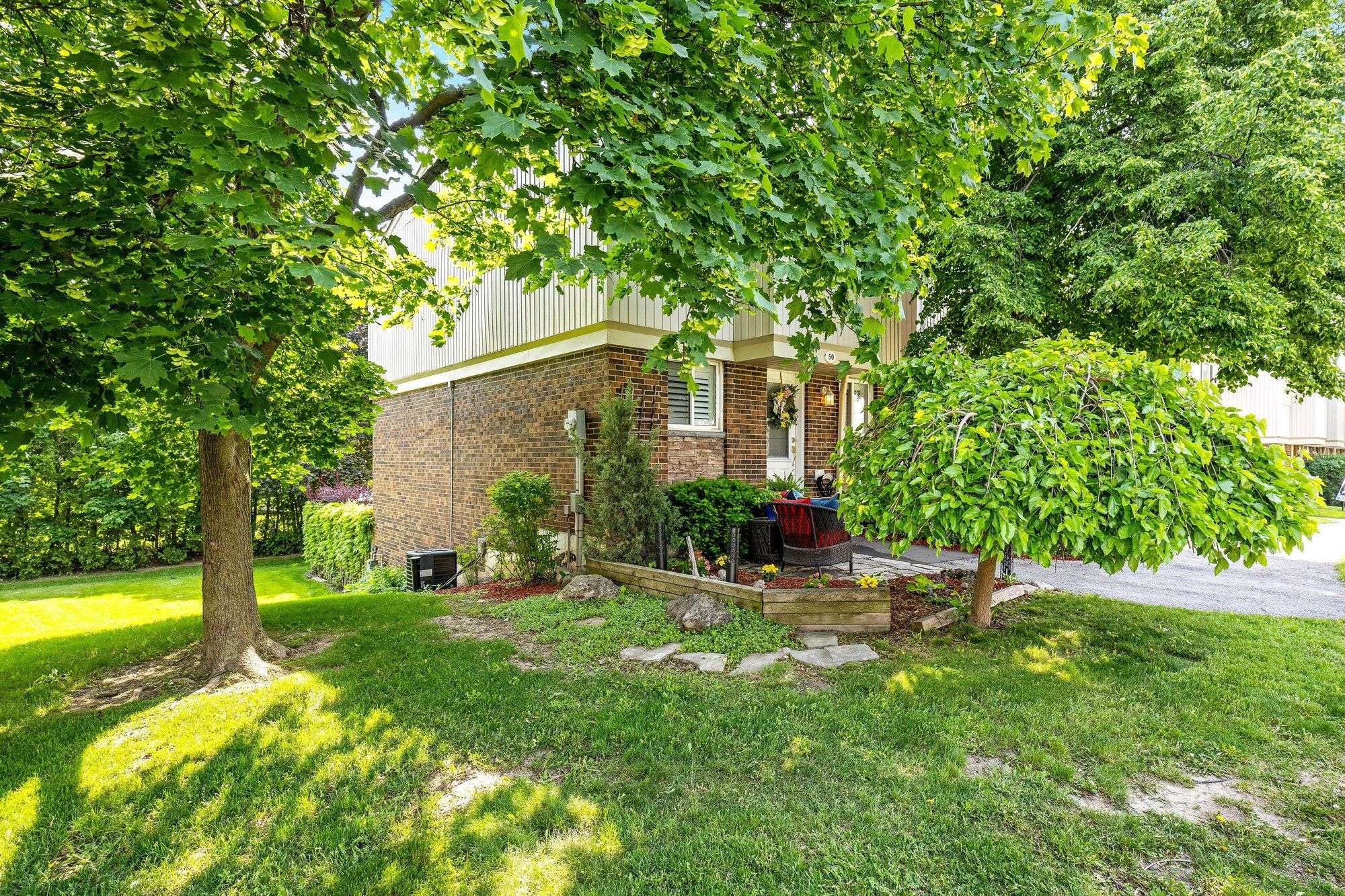 Milton, ON L9T 3Z1,561 Childs DR #50