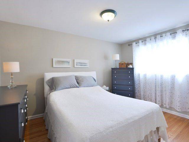 Mississauga, ON L4Y 3E8,3336 Ivernia RD #Upper