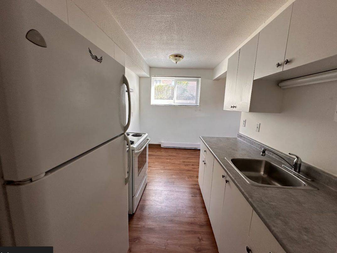Peterborough Central, ON K9J 1Y1,106 Lansdowne ST #202