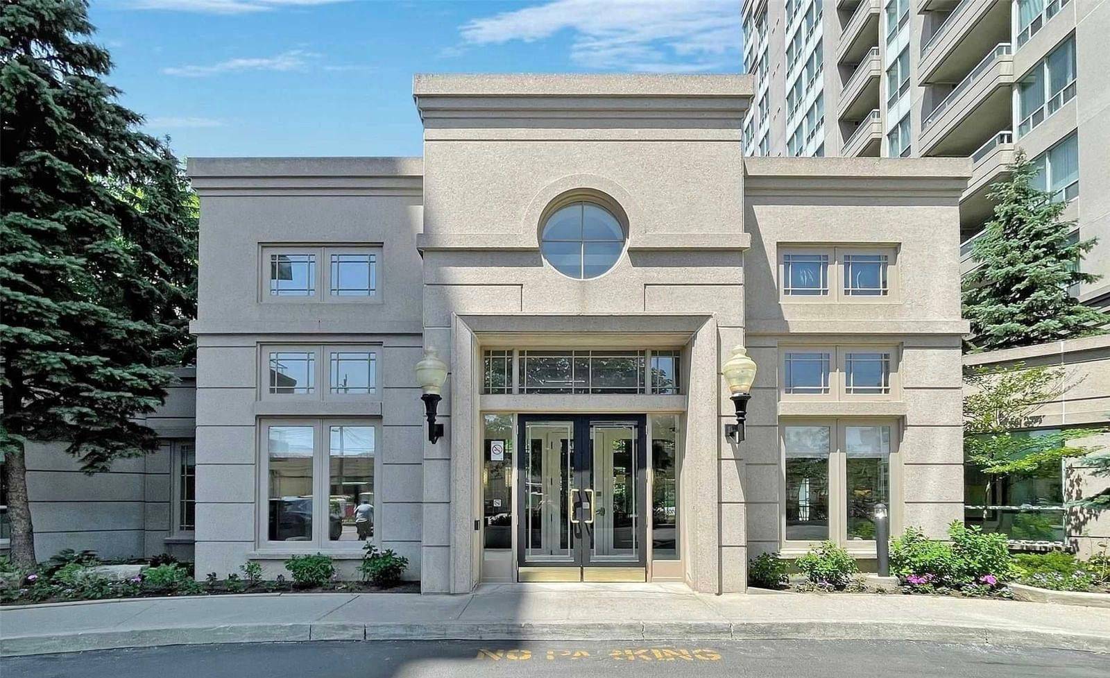 Toronto C04, ON M6A 3E5,8 Covington RD #811