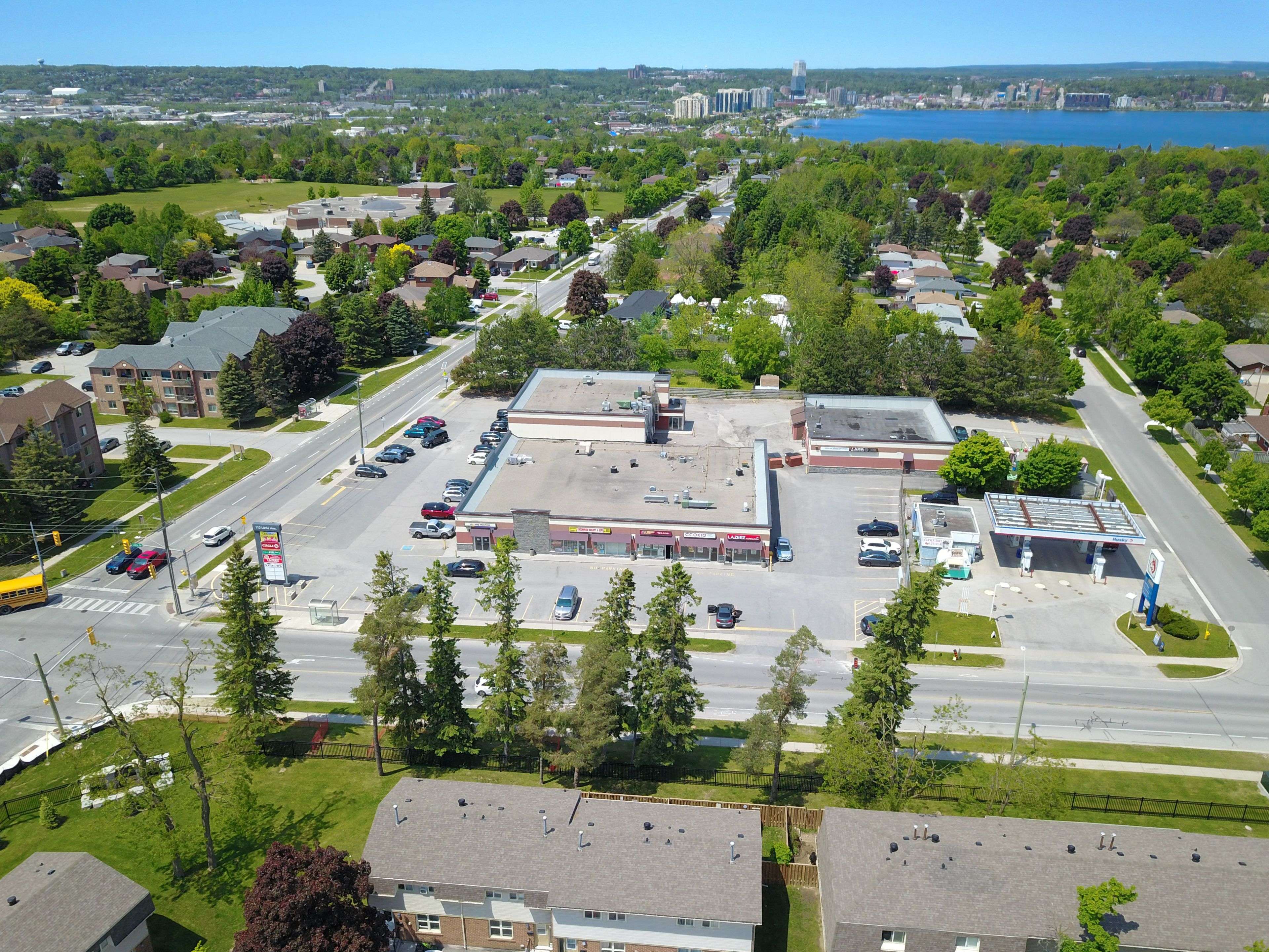 Barrie, ON L4N 4K8,110 Little AVE #C