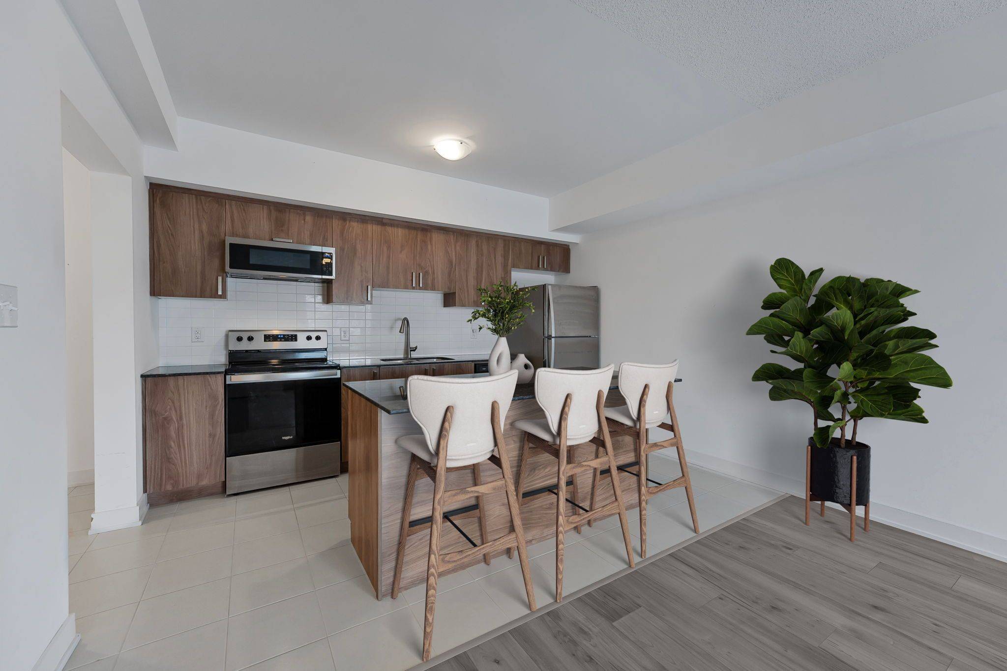 Barrie, ON L9J 0J9,6 Spice WAY #208