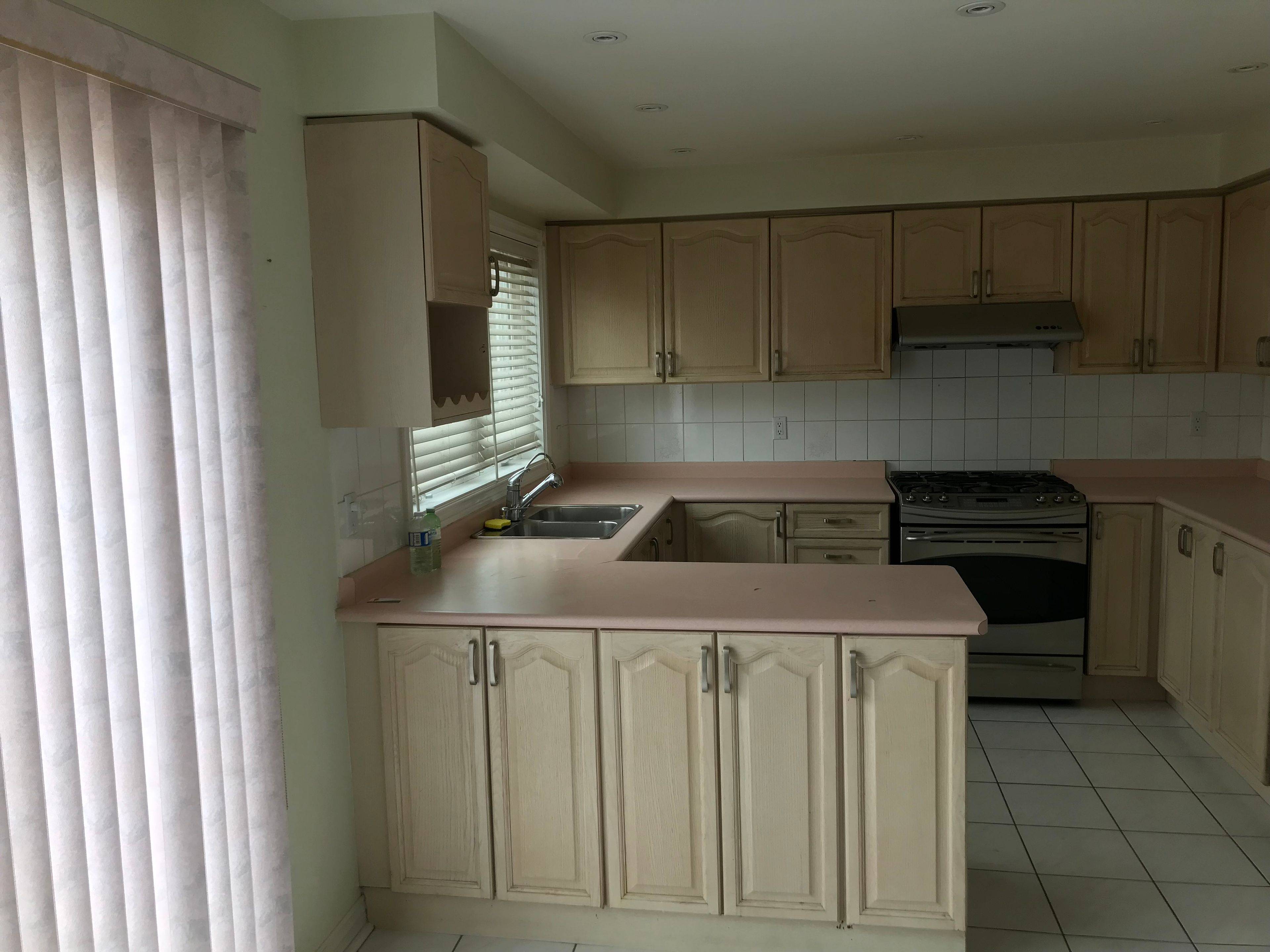 Brampton, ON L6R 1A6,54 Hollybush ST