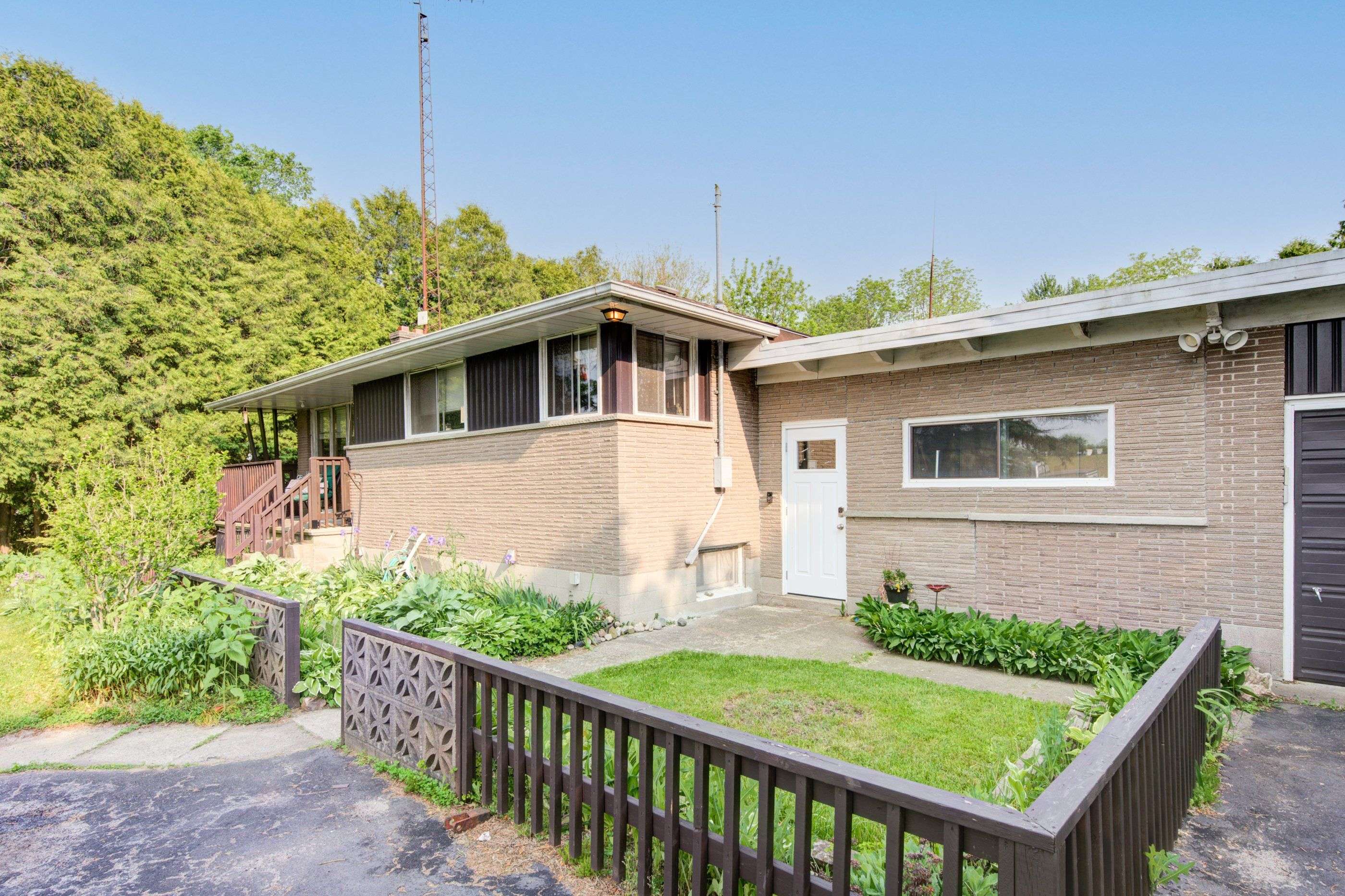 Norfolk, ON N4B 2W5,252 Windham Road 13 N/A