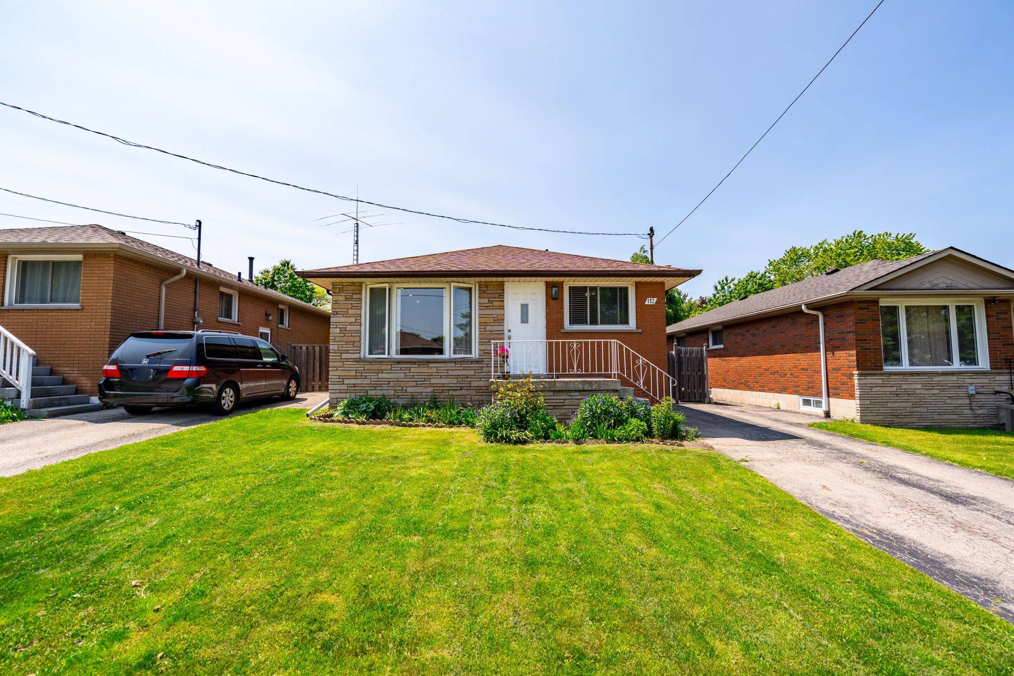 Hamilton, ON L9A 4W7,112 GREENINGDON DR