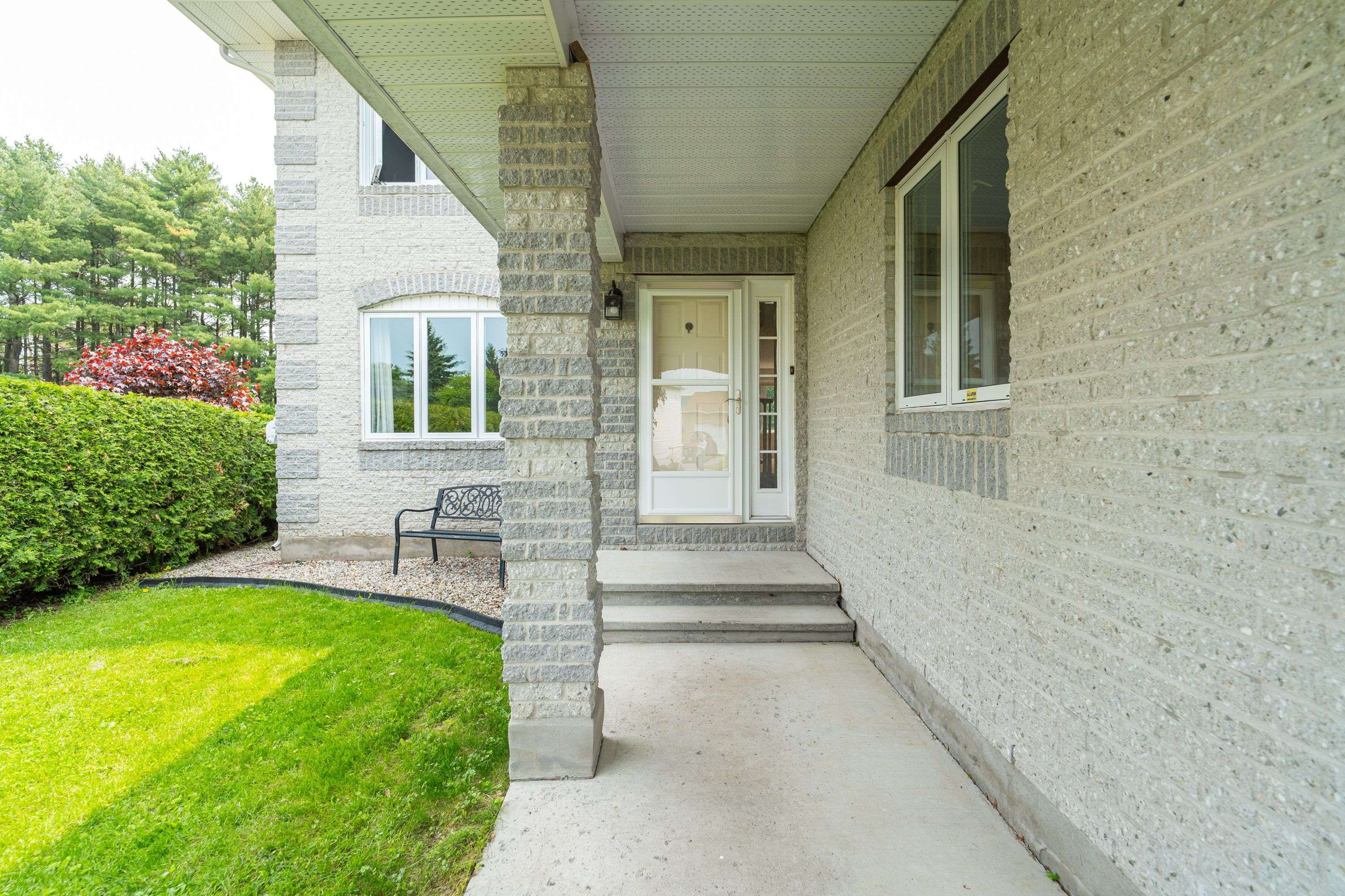 Clarence-rockland, ON K4K 1N8,295 Bonavista ST