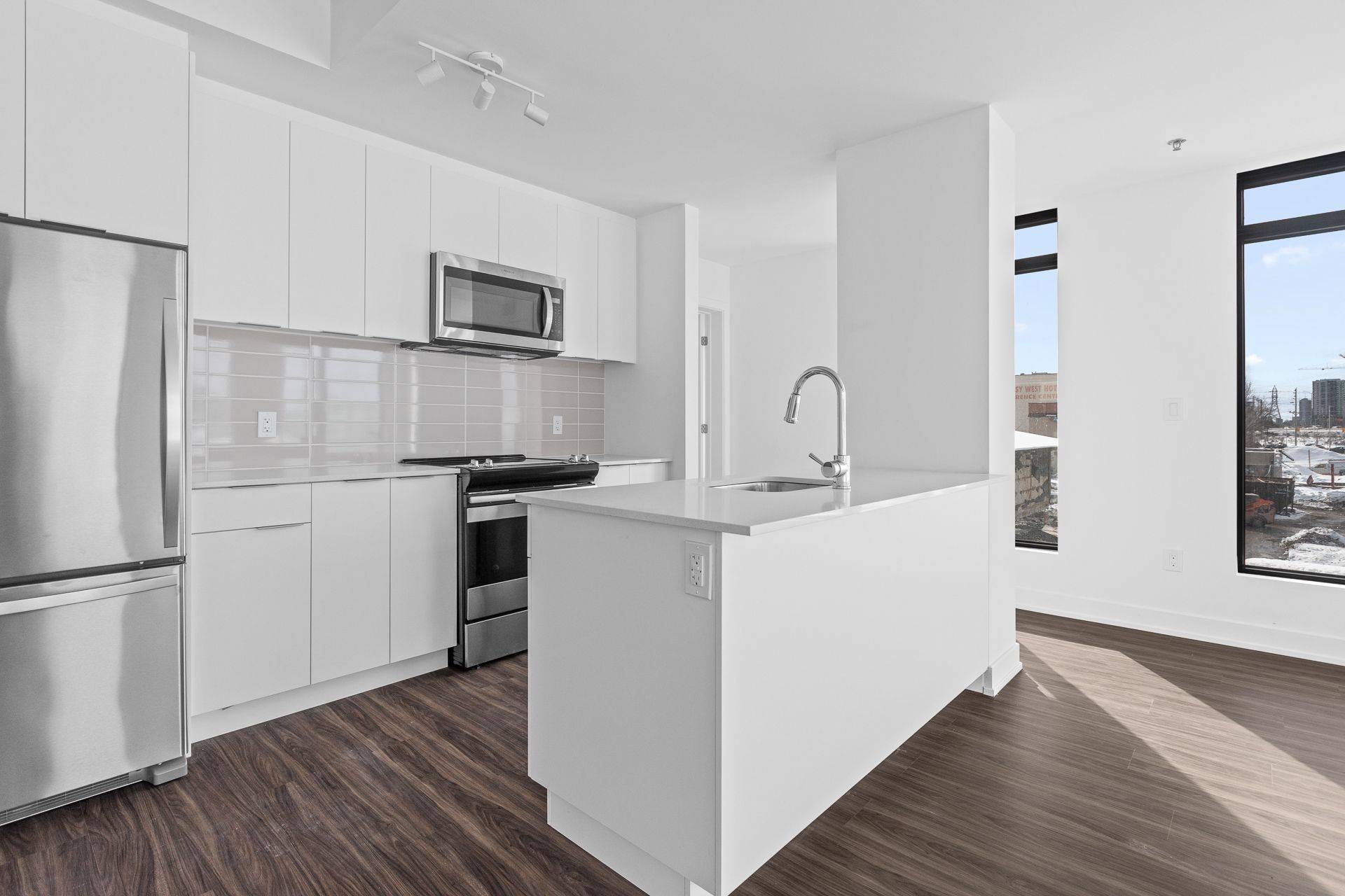 Carlington - Central Park, ON K1Z 0E5,1366 Carling AVE #604